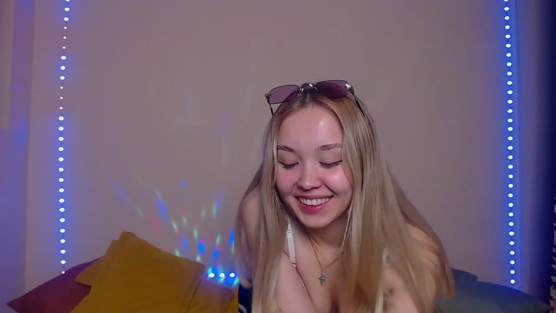 Gallery image thumbnail from HollyMich's myfreecams stream on, 04/24/2023, 10:34 image 10 of 20