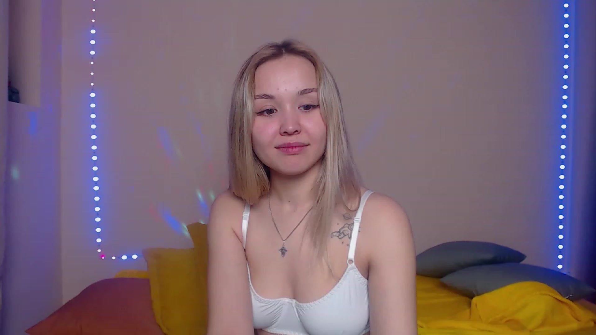 Gallery image thumbnail from HollyMich's myfreecams stream on, 04/24/2023, 10:34 image 2 of 20