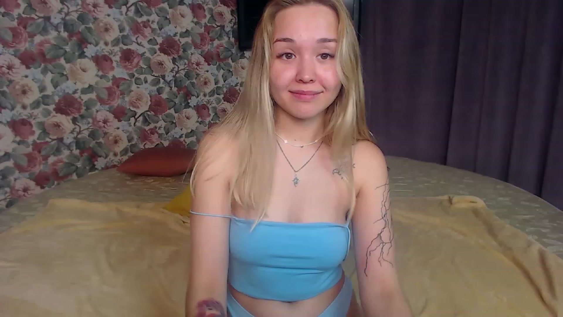 Gallery image thumbnail from HollyMich's myfreecams stream on, 06/24/2023, 11:09 image 3 of 20