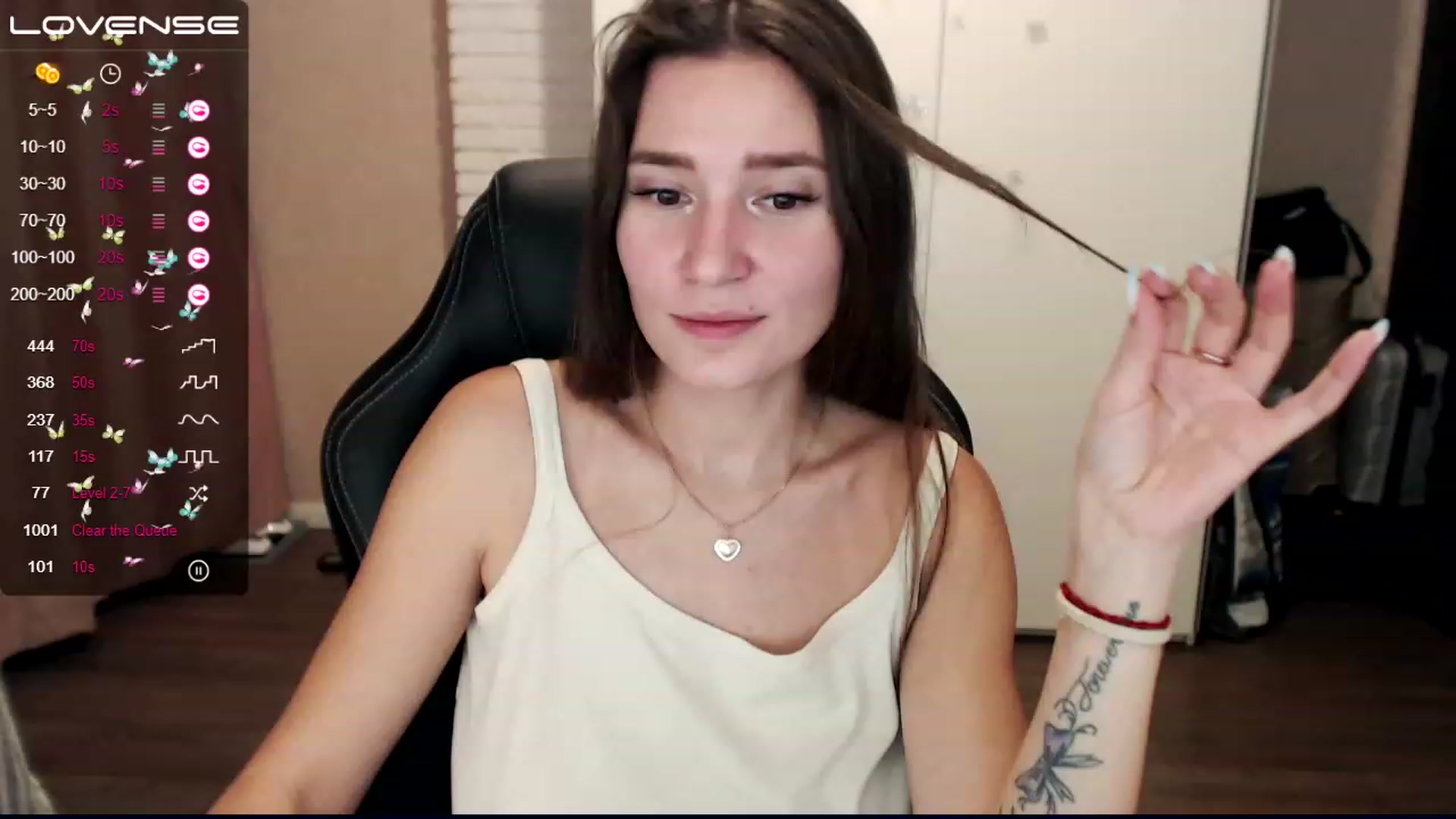 Gallery image thumbnail from HollyMollyy's myfreecams stream on, 11/23/2022, 02:40 image 3 of 20