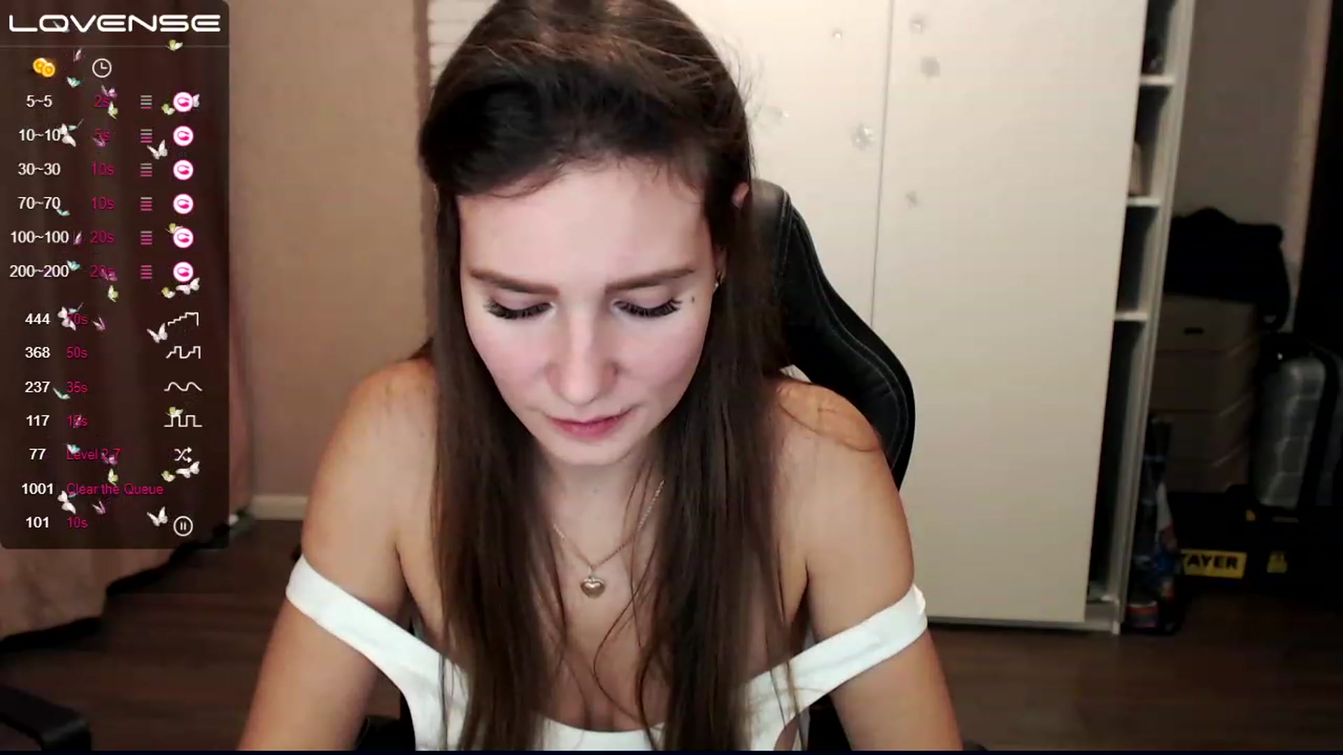 Gallery image thumbnail from HollyMollyy's myfreecams stream on, 12/01/2022, 23:07 image 10 of 20