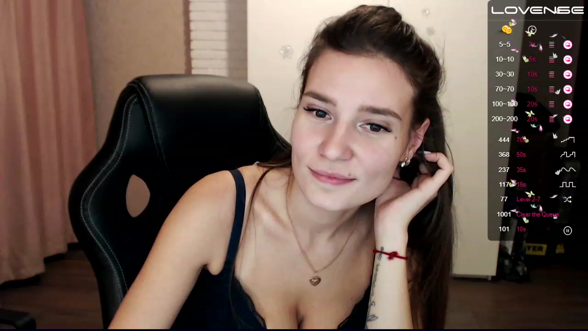 Gallery image thumbnail from HollyMollyy's myfreecams stream on, 12/05/2022, 22:20 image 3 of 20