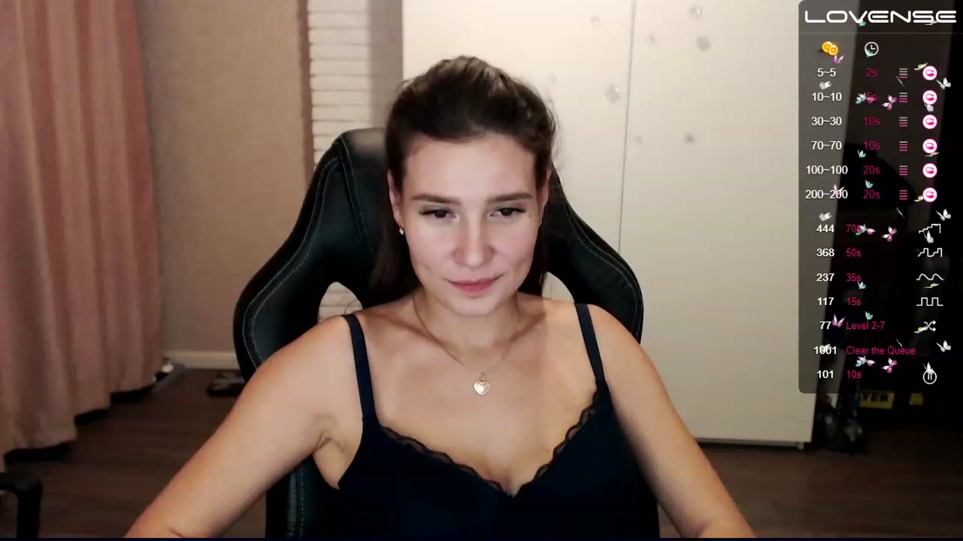 Gallery image thumbnail from HollyMollyy's myfreecams stream on, 12/05/2022, 22:34 image 3 of 20