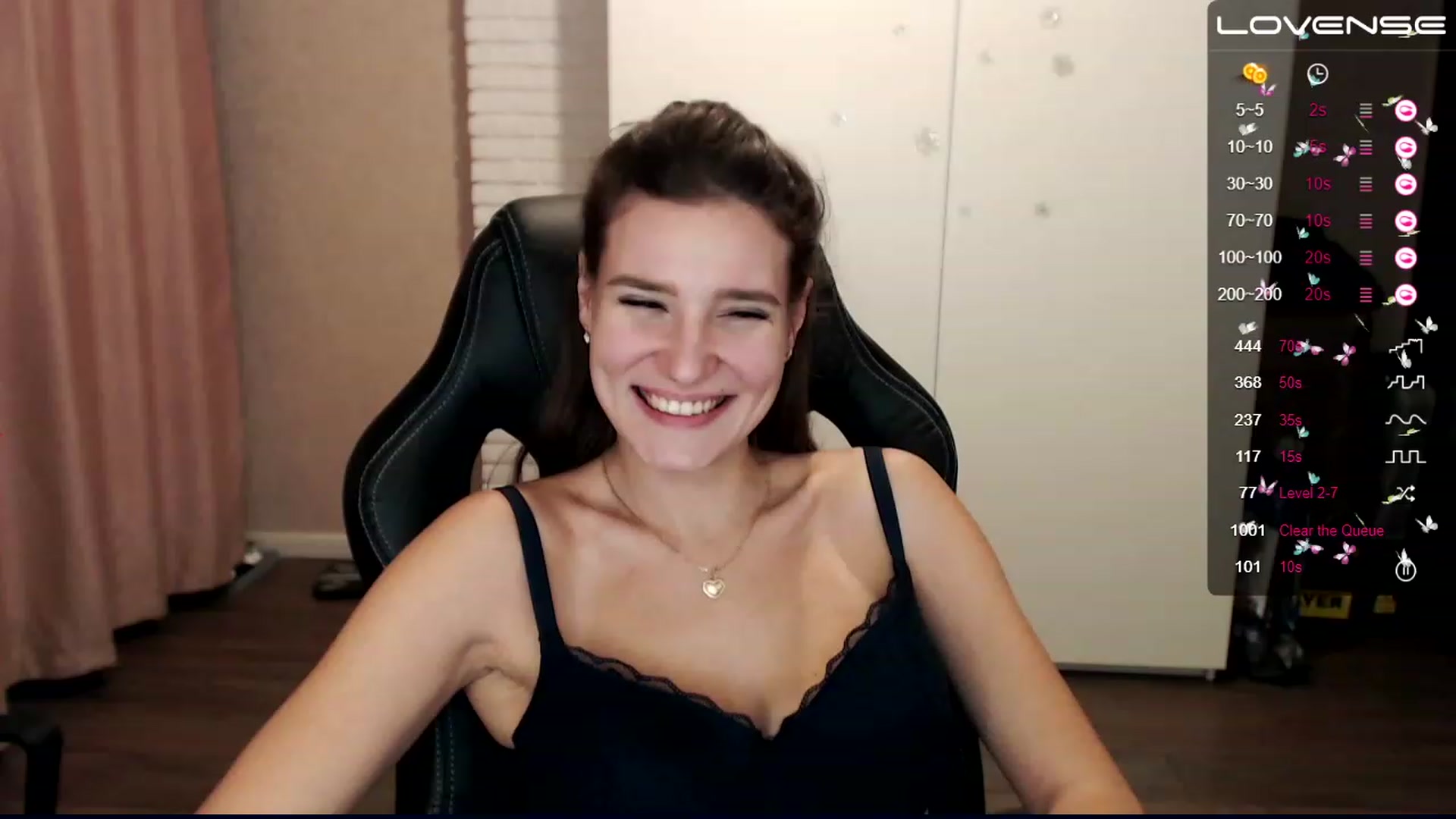 Gallery image thumbnail from HollyMollyy's myfreecams stream on, 12/05/2022, 22:34 image 6 of 20