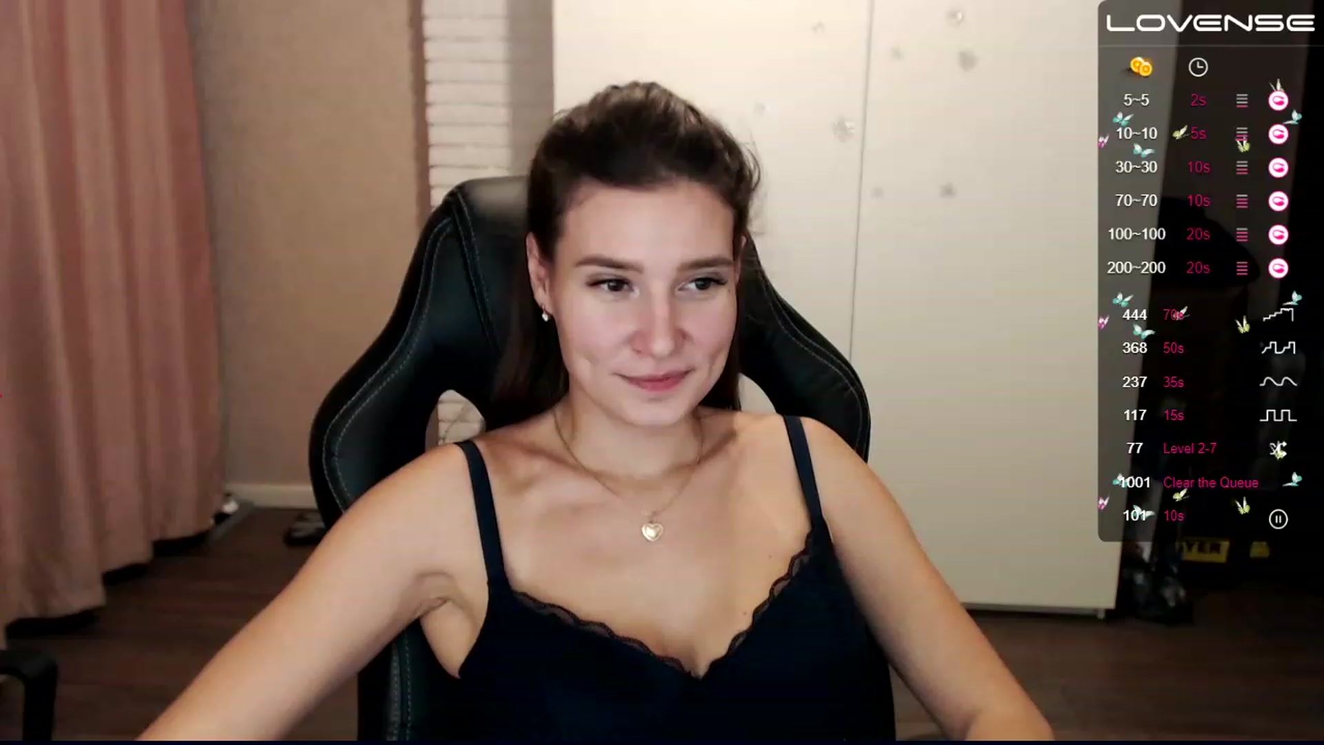 Gallery image thumbnail from HollyMollyy's myfreecams stream on, 12/05/2022, 22:34 image 4 of 20