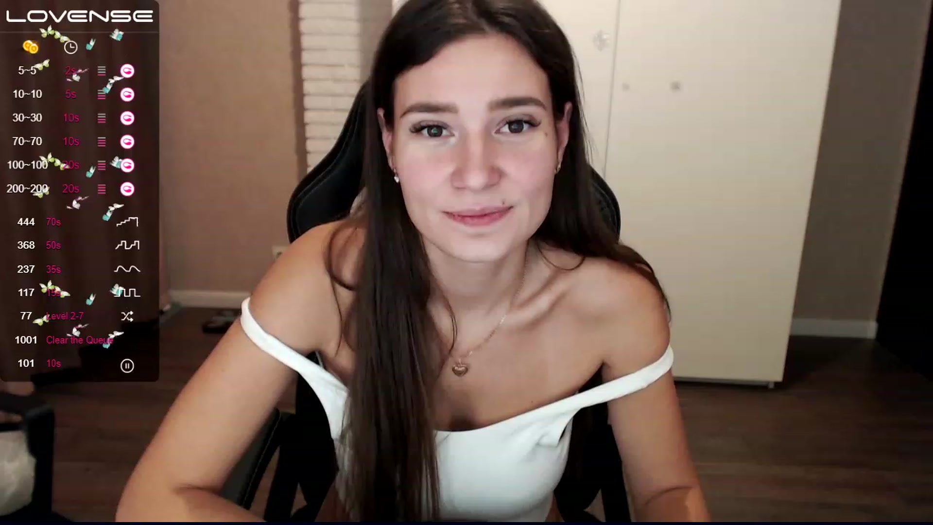 Gallery image thumbnail from HollyMollyy's myfreecams stream on, 12/10/2022, 19:13 image 7 of 20