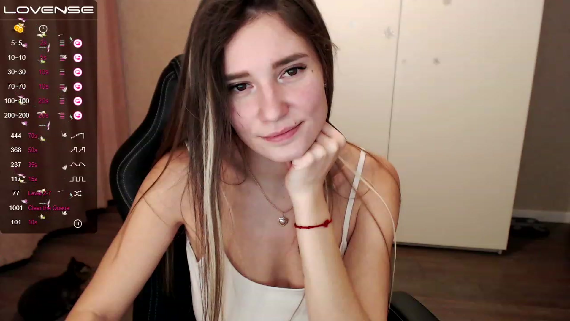 Gallery image thumbnail from HollyMollyy's myfreecams stream on, 01/17/2023, 17:07 image 9 of 20