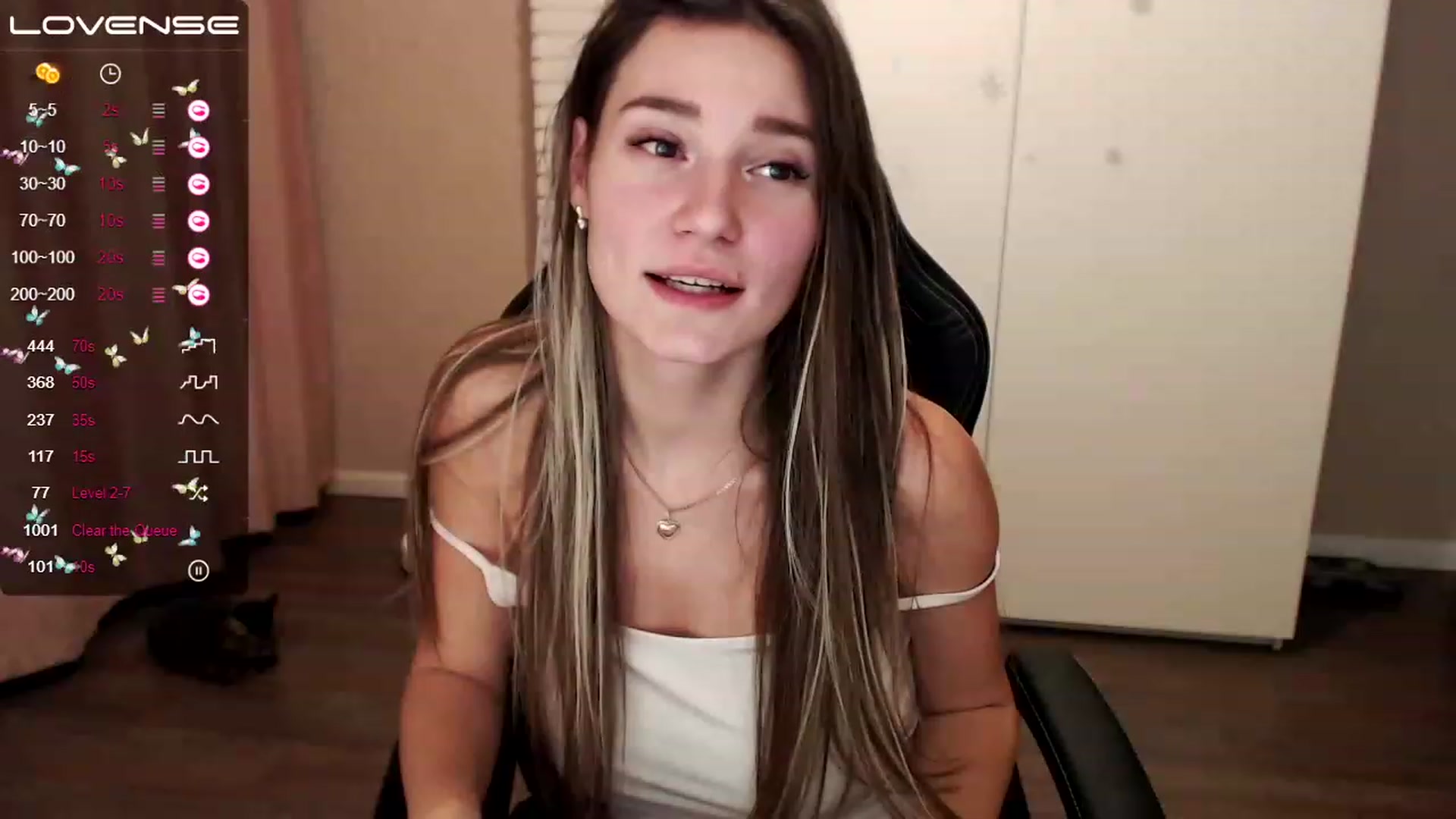 Gallery image thumbnail from HollyMollyy's myfreecams stream on, 01/17/2023, 17:07 image 4 of 20
