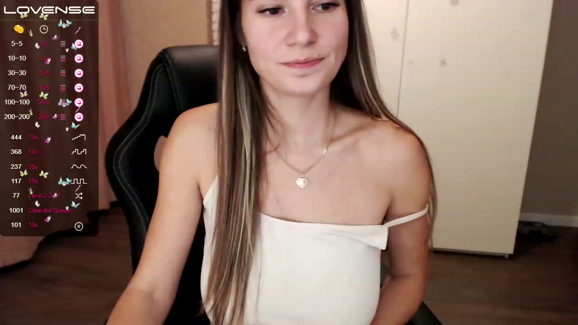 Gallery image thumbnail from HollyMollyy's myfreecams stream on, 01/17/2023, 17:35 image 18 of 20