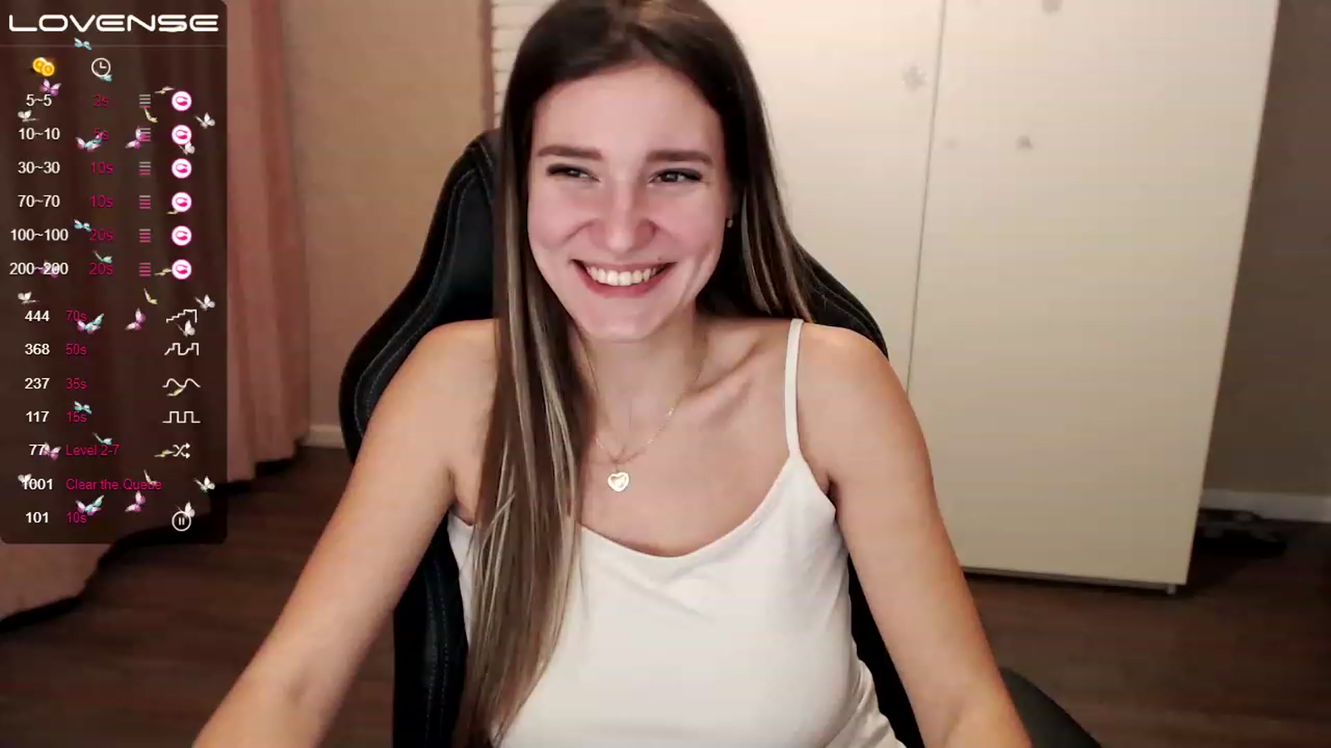 Gallery image thumbnail from HollyMollyy's myfreecams stream on, 01/17/2023, 17:35 image 3 of 20