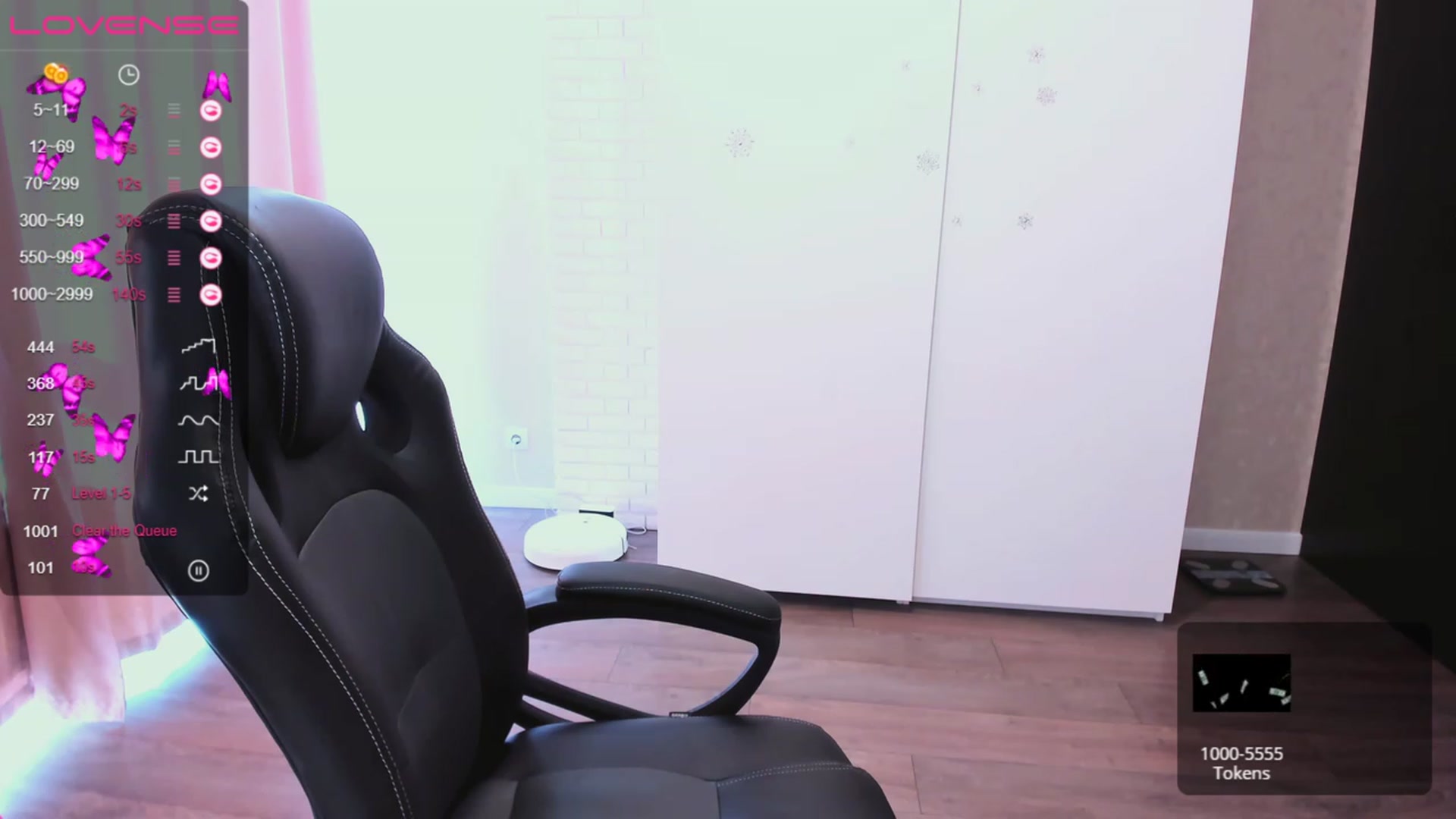 Gallery image thumbnail from HollyMollyy's myfreecams stream on, 04/15/2023, 13:22 image 12 of 20