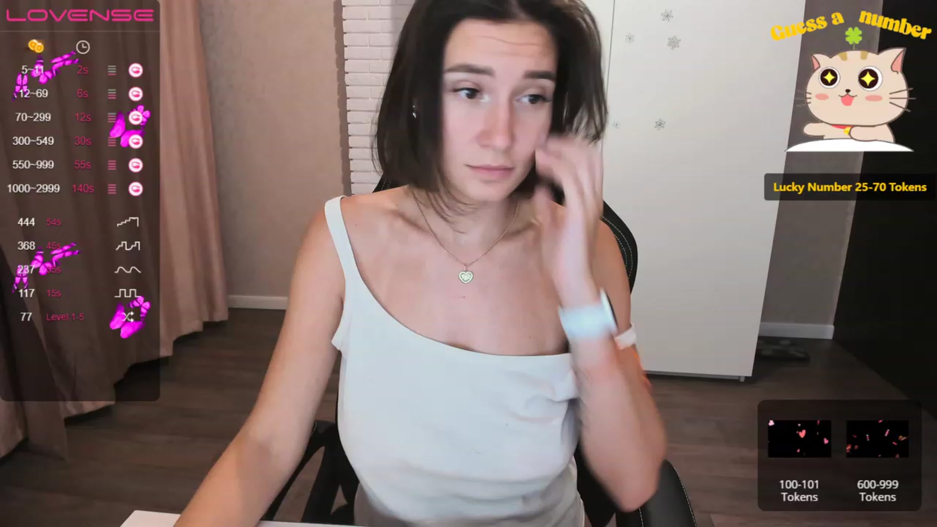 Gallery image thumbnail from HollyMollyy's myfreecams stream on, 04/19/2023, 18:31 image 18 of 20