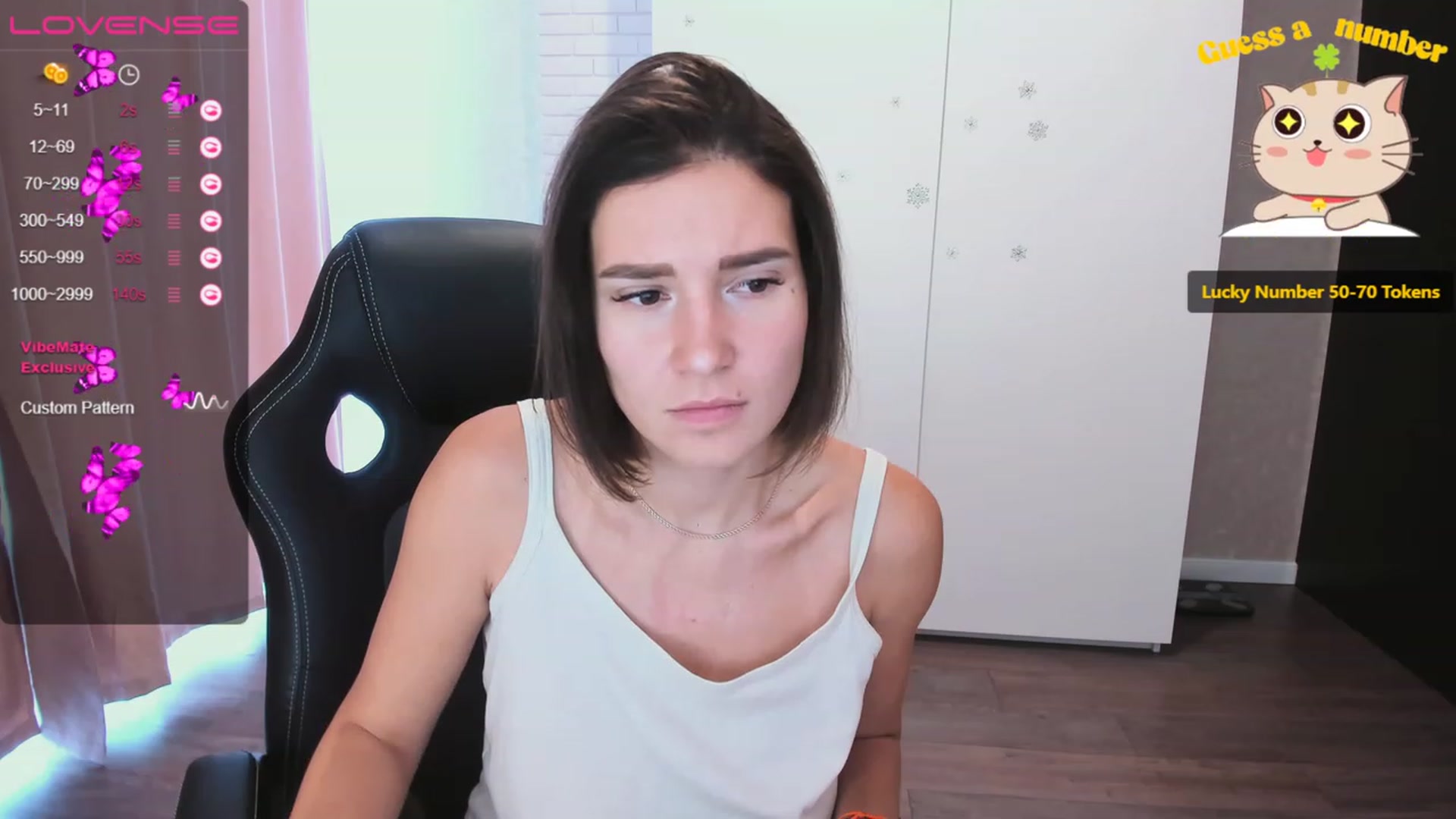 Gallery image thumbnail from HollyMollyy's myfreecams stream on, 04/20/2023, 04:34 image 5 of 20
