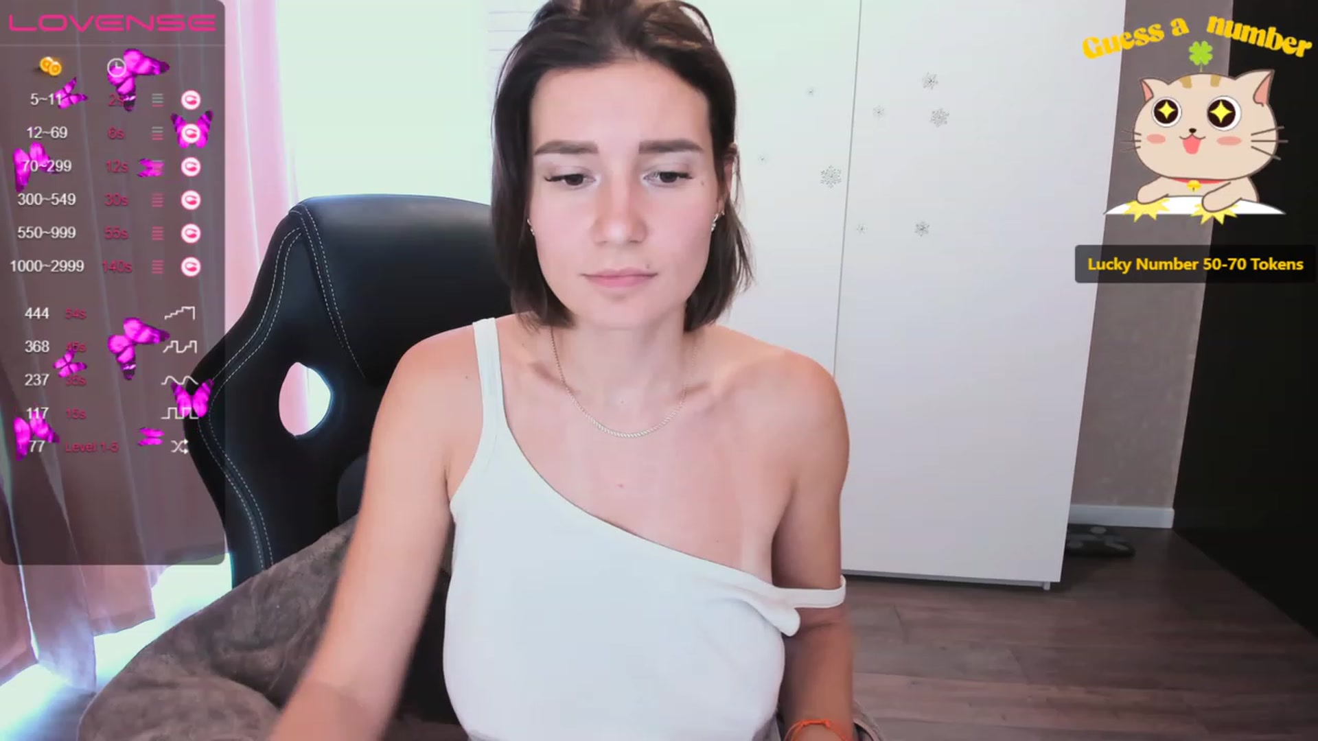 Gallery image thumbnail from HollyMollyy's myfreecams stream on, 04/20/2023, 04:34 image 10 of 20