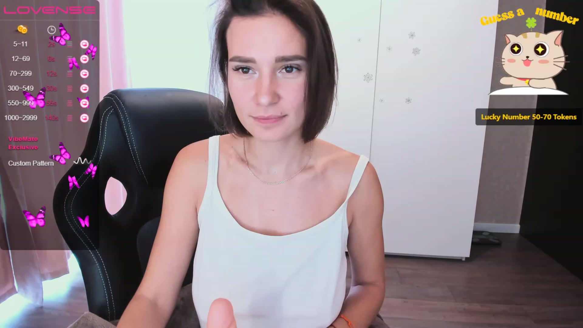 Gallery image thumbnail from HollyMollyy's myfreecams stream on, 04/20/2023, 04:34 image 11 of 20