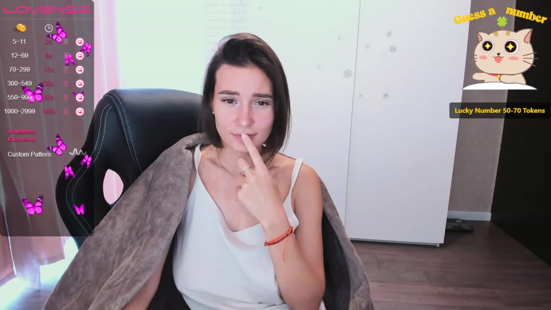 Gallery image thumbnail from HollyMollyy's myfreecams stream on, 04/20/2023, 04:34 image 17 of 20