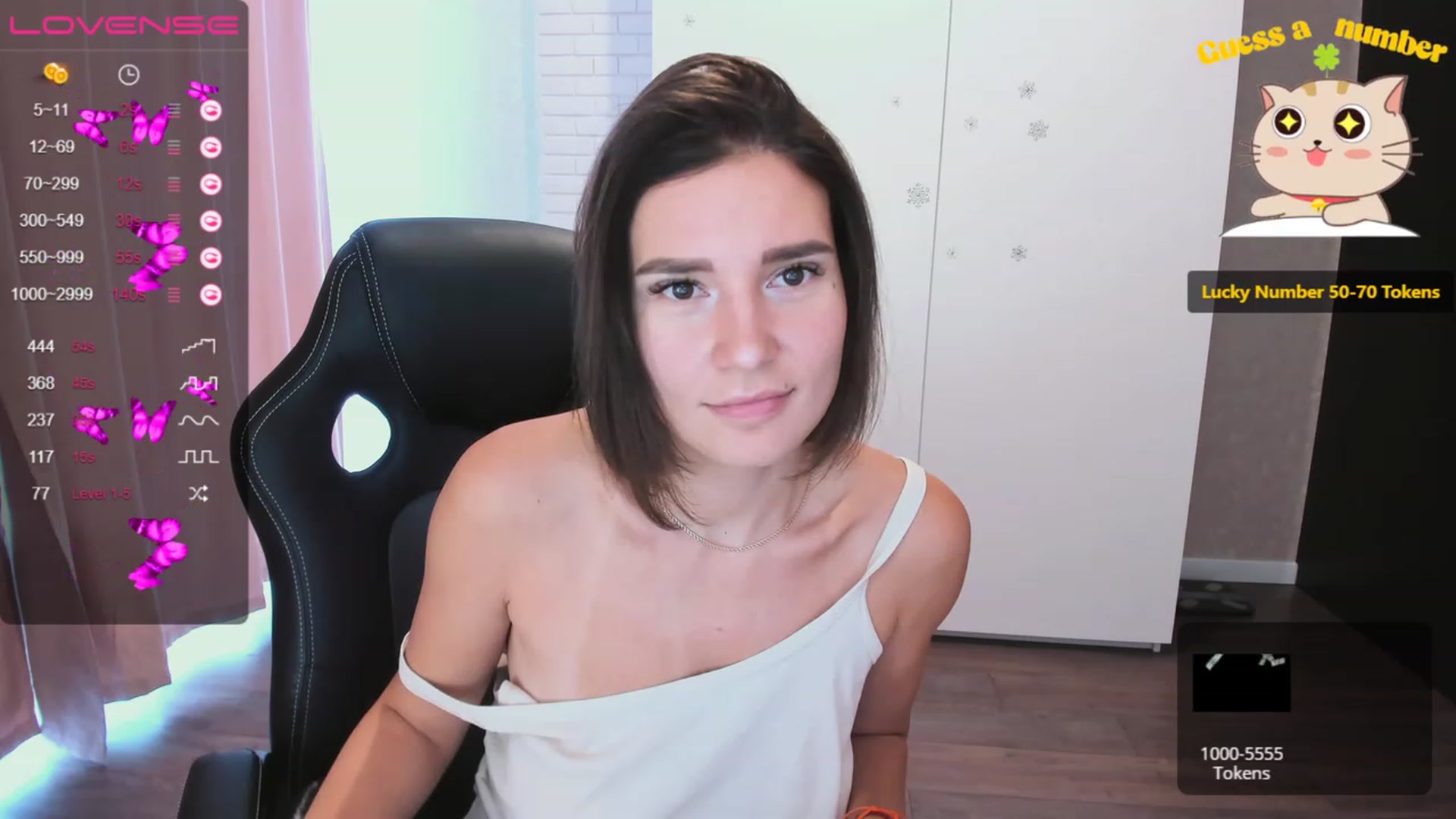 Gallery image thumbnail from HollyMollyy's myfreecams stream on, 04/20/2023, 04:34 image 4 of 20