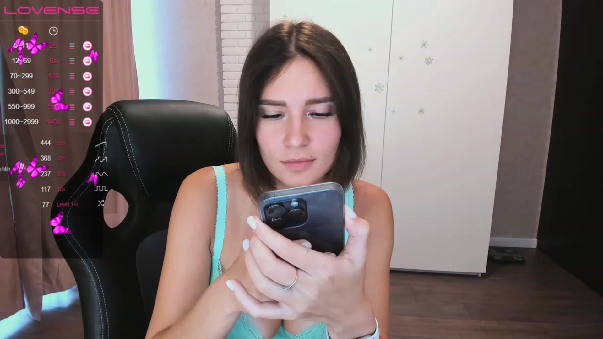 Gallery image thumbnail from HollyMollyy's myfreecams stream on, 04/21/2023, 13:49 image 7 of 20