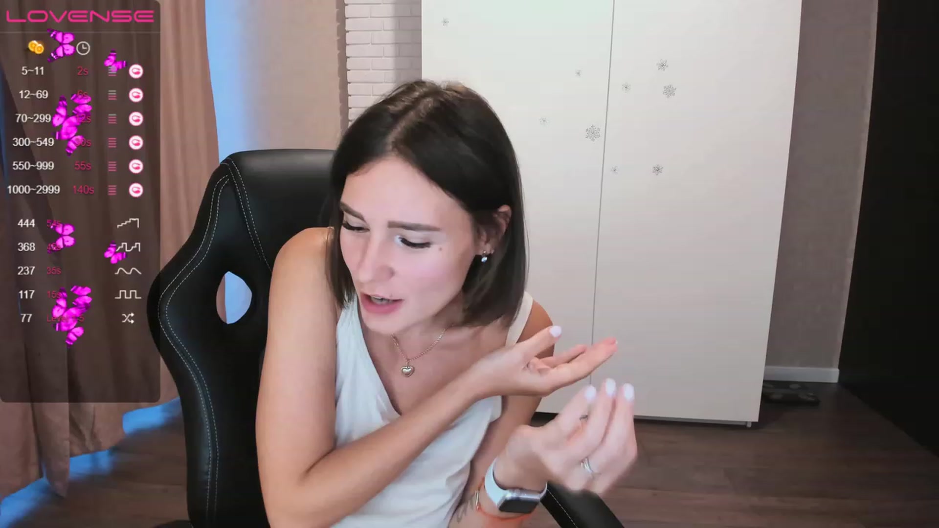 Gallery image thumbnail from HollyMollyy's myfreecams stream on, 04/21/2023, 15:39 image 17 of 20