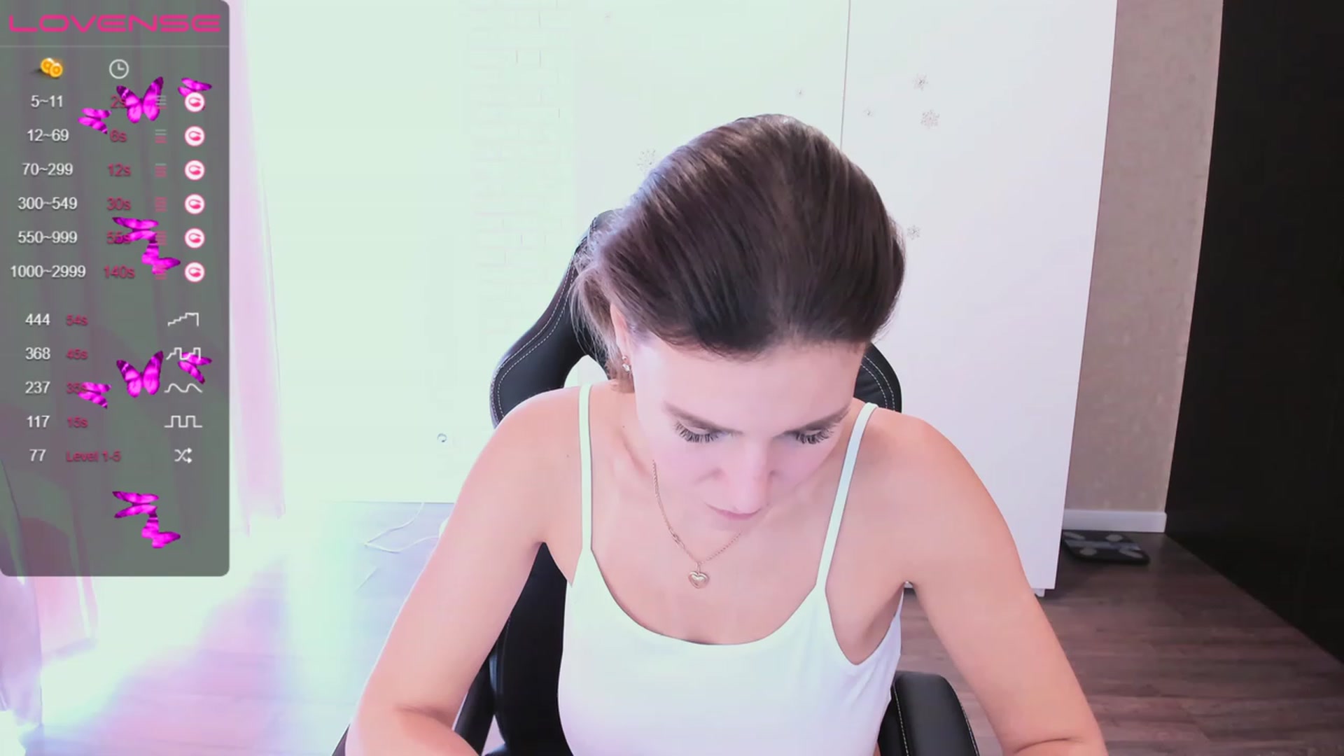 Gallery image thumbnail from HollyMollyy's myfreecams stream on, 05/03/2023, 12:25 image 2 of 20