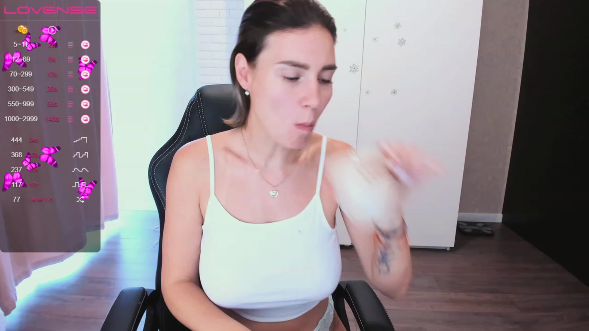 Gallery image thumbnail from HollyMollyy's myfreecams stream on, 05/03/2023, 13:50 image 14 of 20