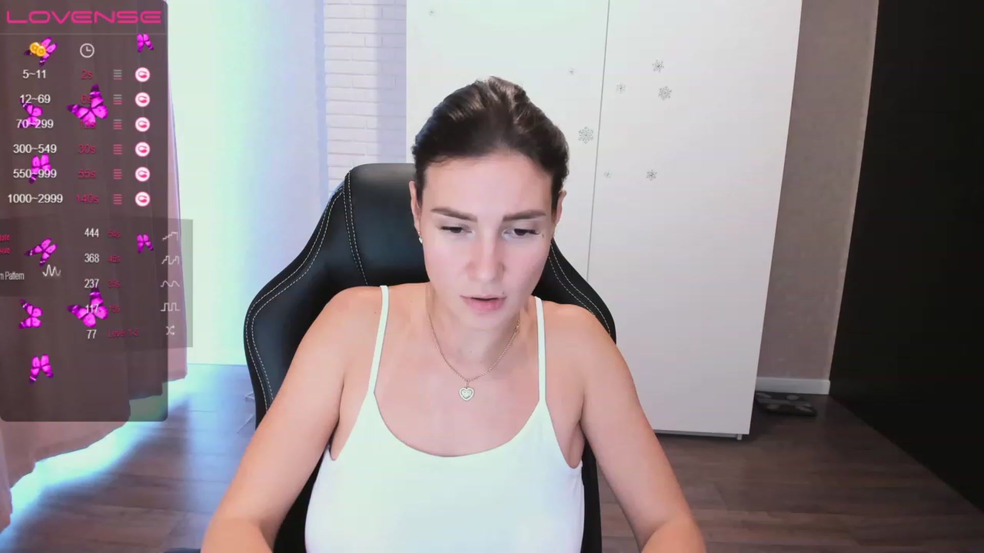 Gallery image thumbnail from HollyMollyy's myfreecams stream on, 05/03/2023, 15:56 image 4 of 20