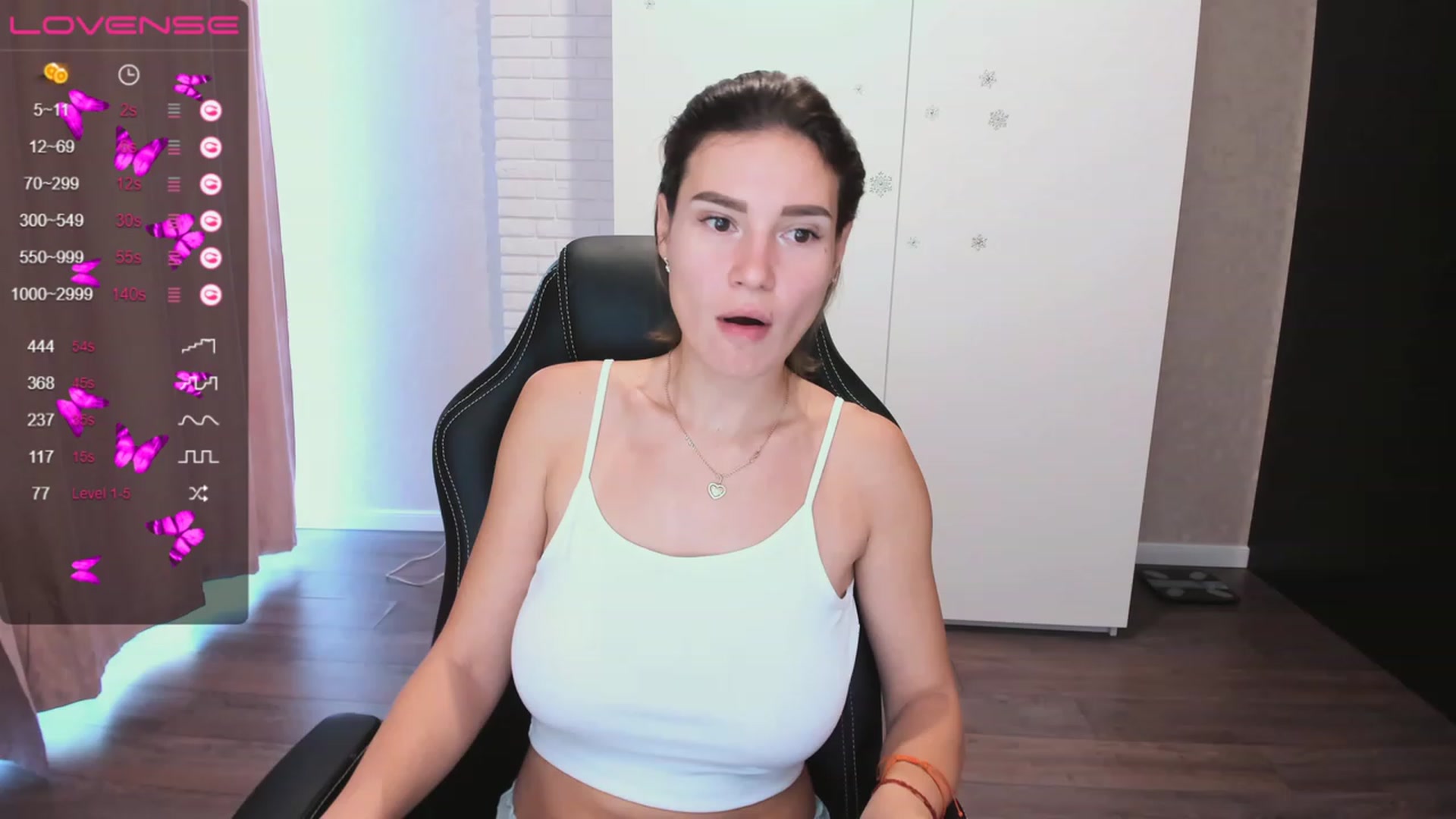 Gallery image thumbnail from HollyMollyy's myfreecams stream on, 05/04/2023, 02:41 image 2 of 20