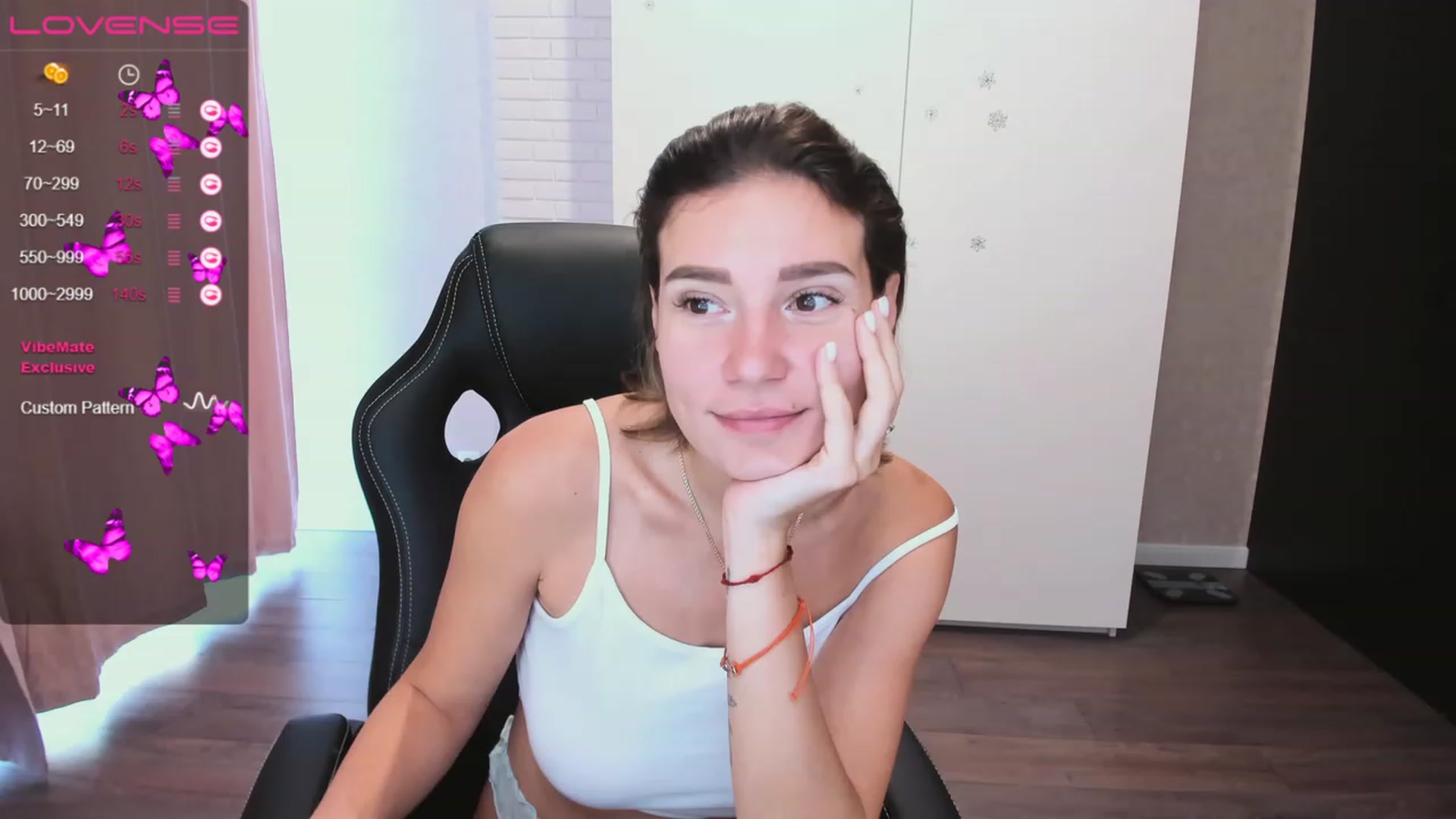 Gallery image thumbnail from HollyMollyy's myfreecams stream on, 05/04/2023, 02:41 image 6 of 20
