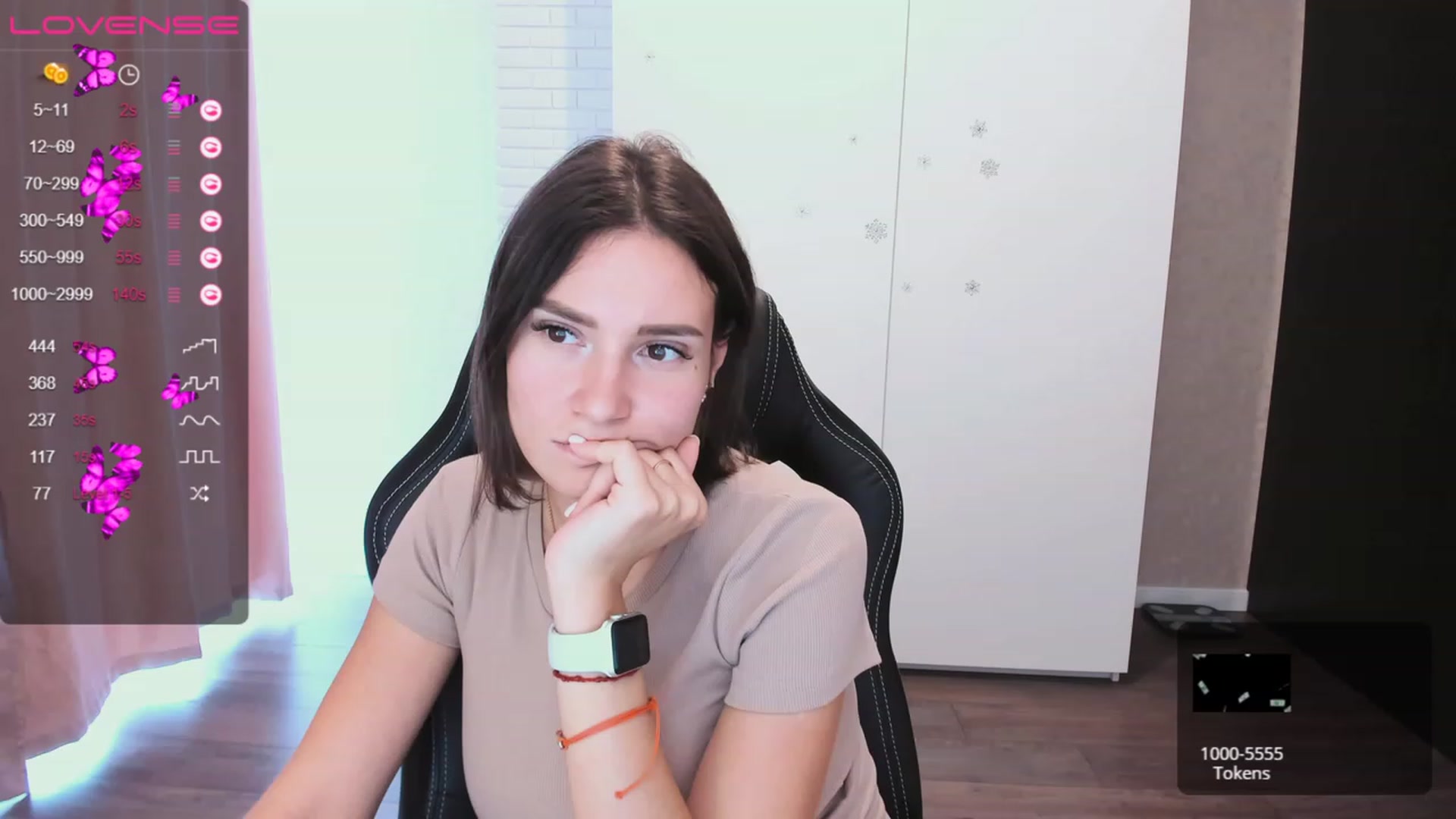 Gallery image thumbnail from HollyMollyy's myfreecams stream on, 05/05/2023, 11:46 image 6 of 20