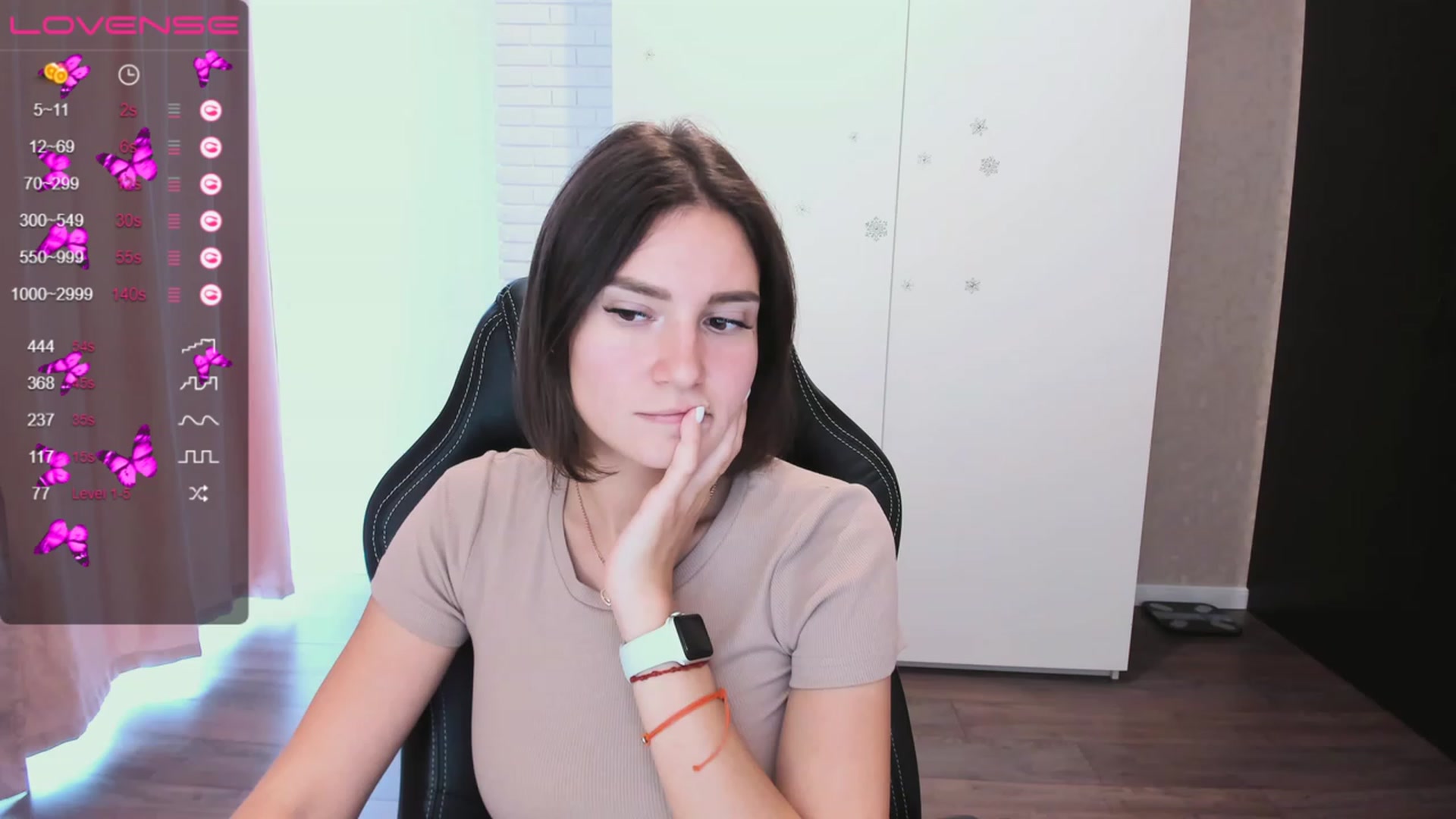 Gallery image thumbnail from HollyMollyy's myfreecams stream on, 05/05/2023, 11:46 image 5 of 20