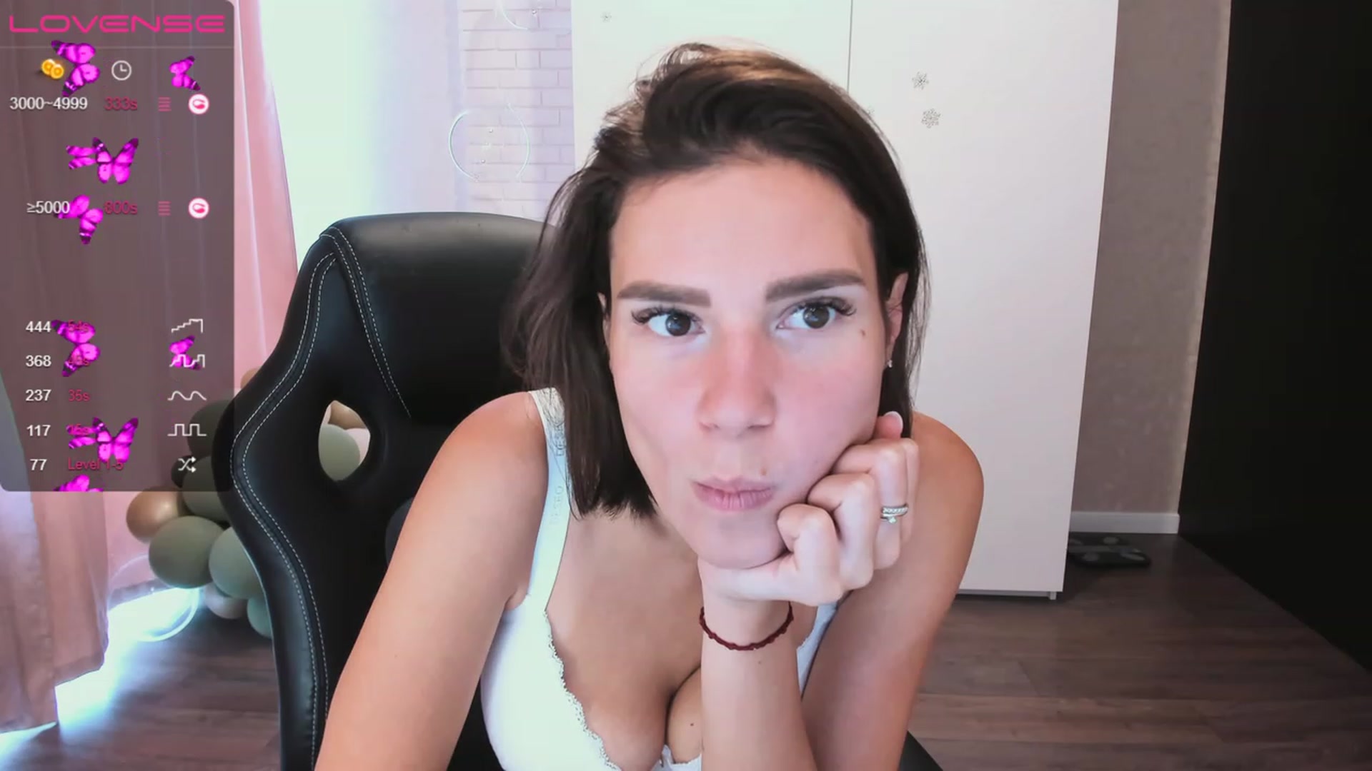 Gallery image thumbnail from HollyMollyy's myfreecams stream on, 06/13/2023, 10:18 image 9 of 20