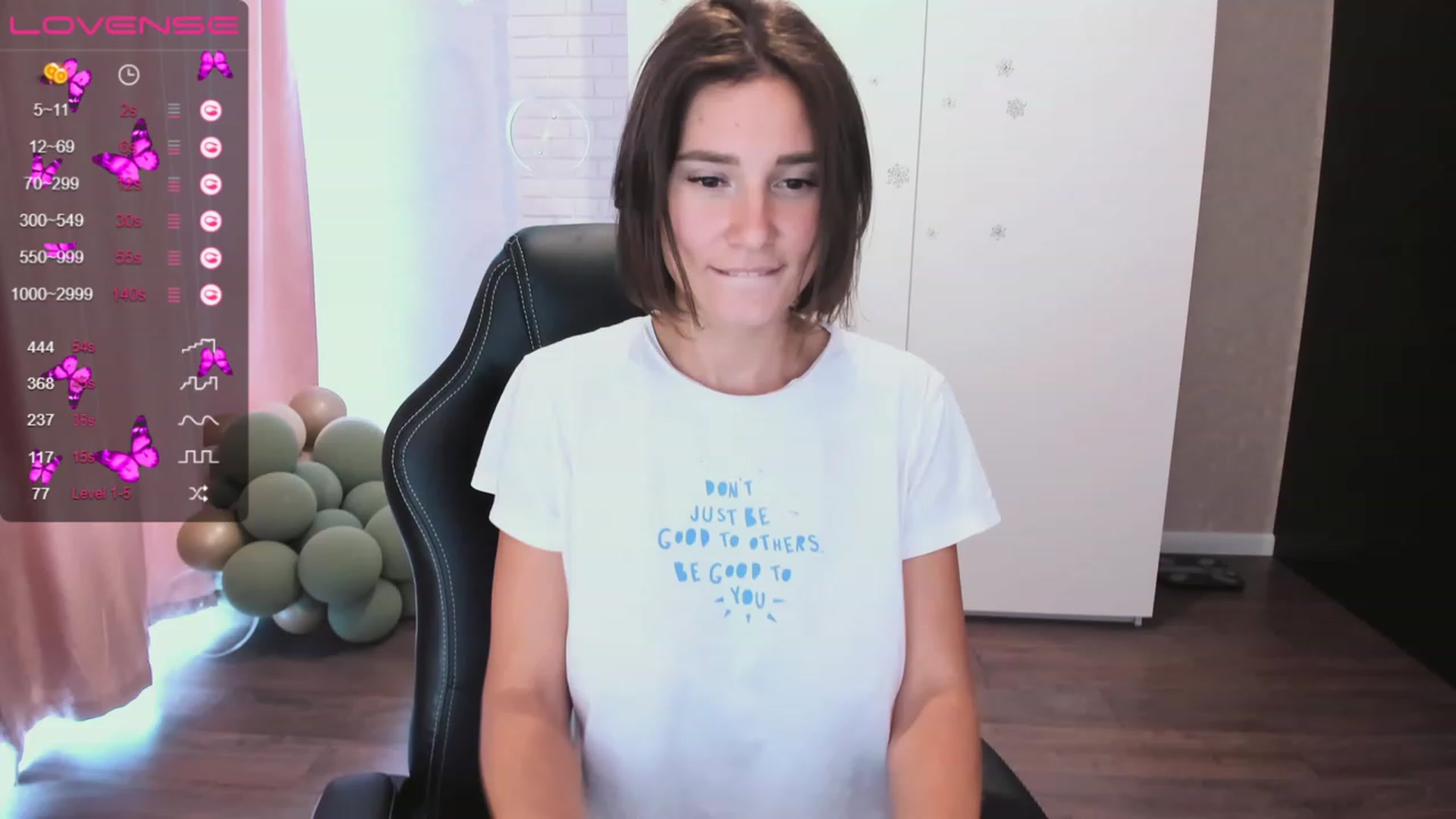 Gallery image thumbnail from HollyMollyy's myfreecams stream on, 06/14/2023, 13:14 image 5 of 20