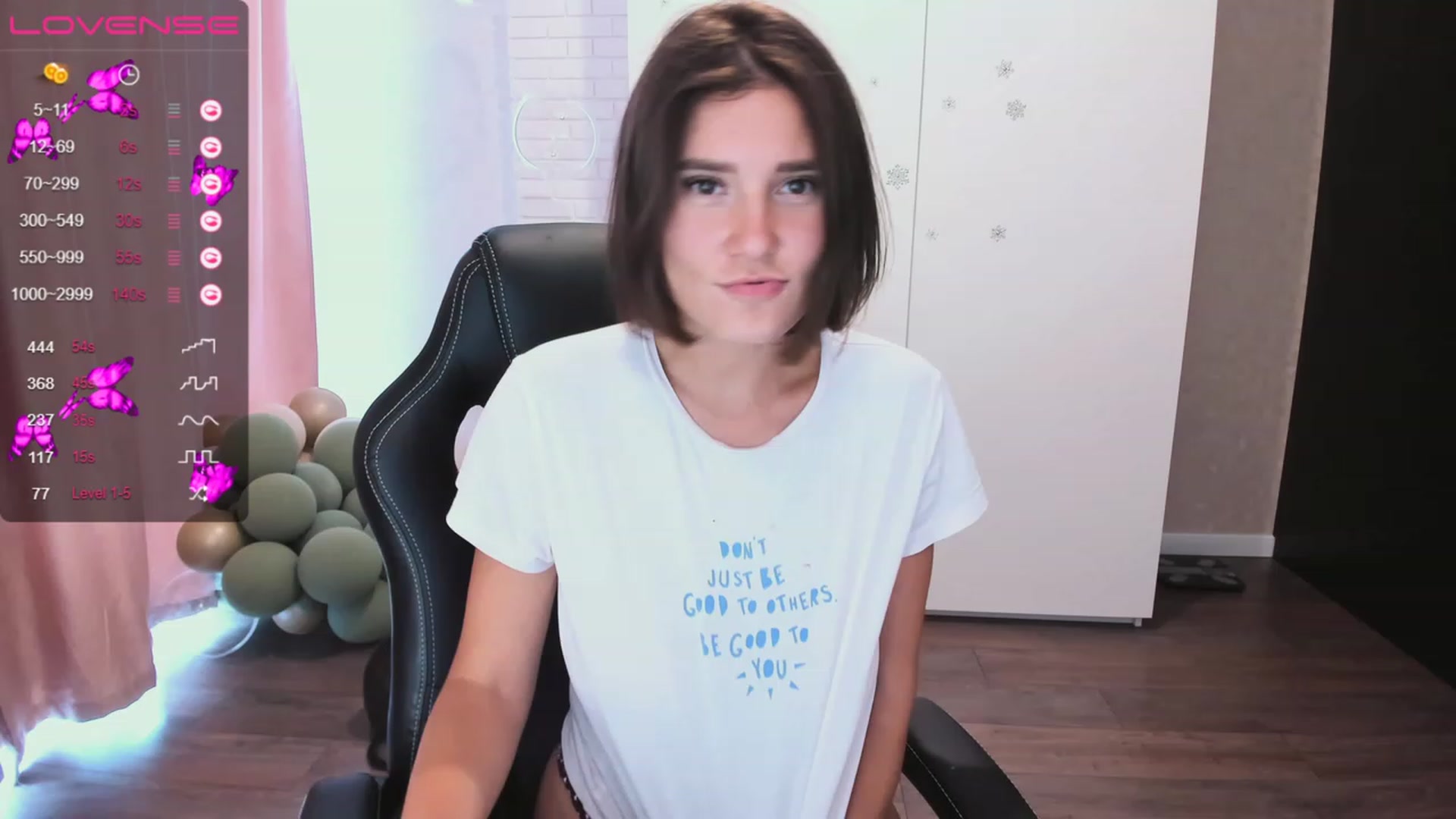 Gallery image thumbnail from HollyMollyy's myfreecams stream on, 06/14/2023, 13:14 image 4 of 20