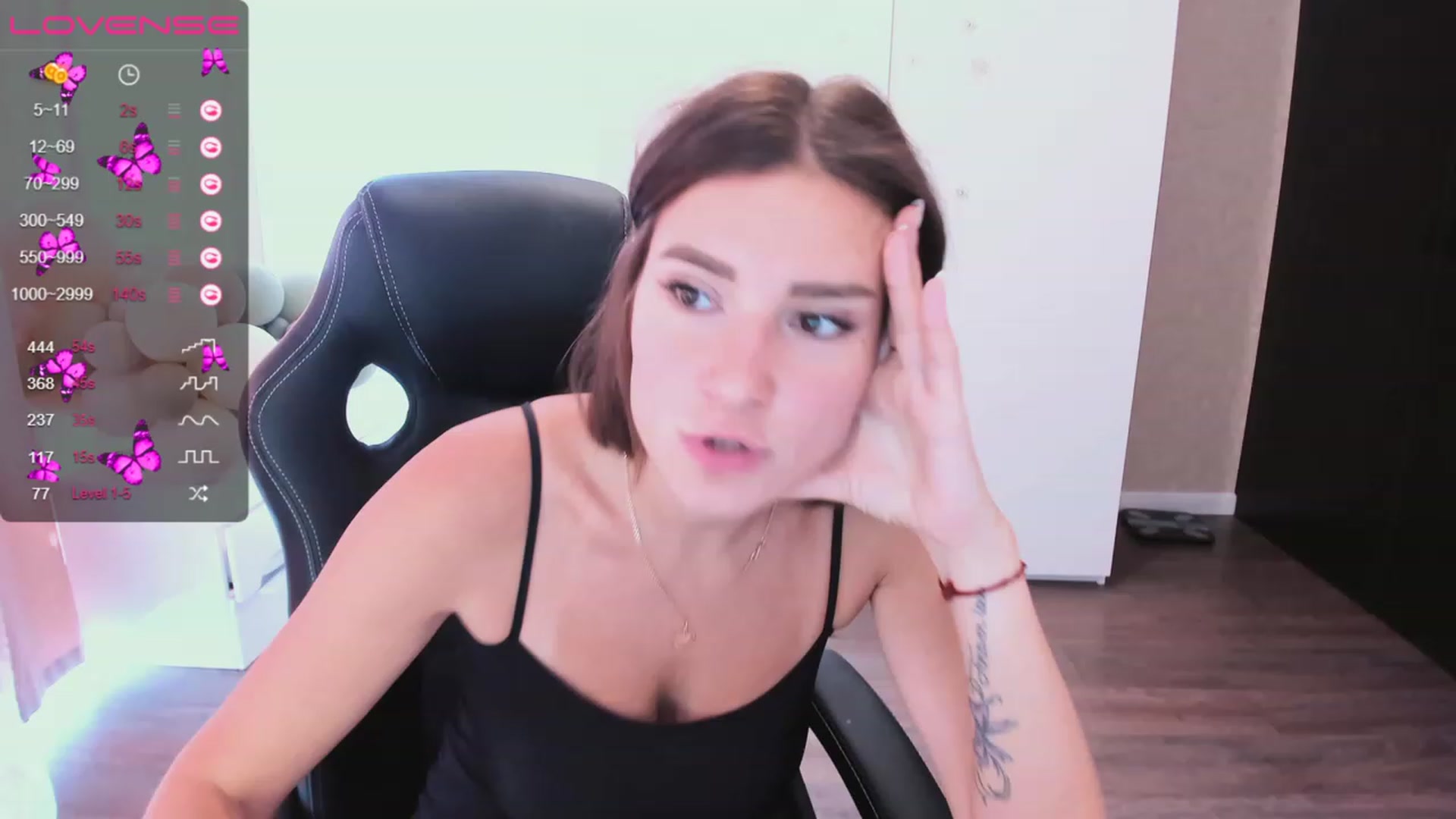 Gallery image thumbnail from HollyMollyy's myfreecams stream on, 06/20/2023, 10:48 image 1 of 20