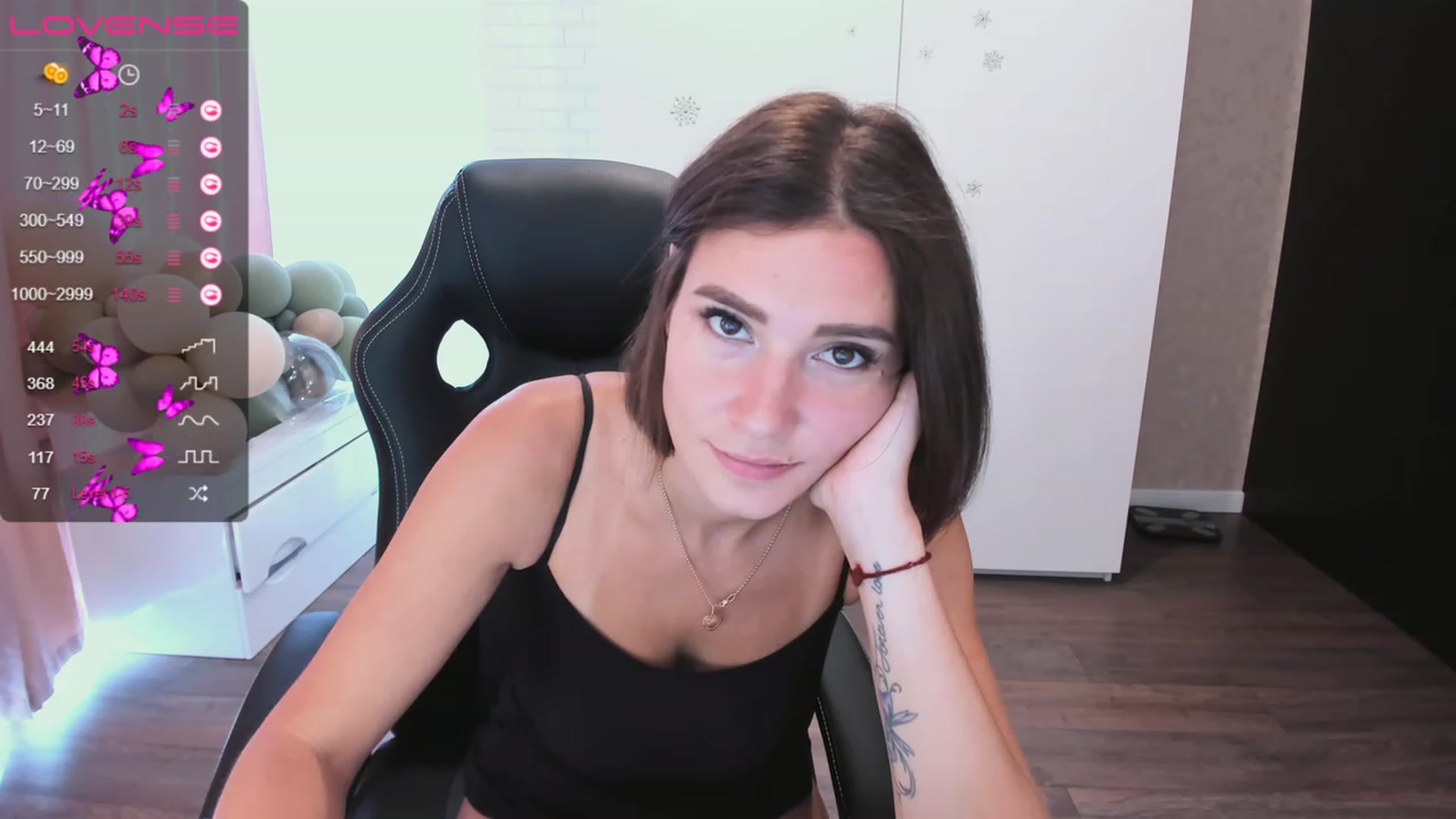 Gallery image thumbnail from HollyMollyy's myfreecams stream on, 06/20/2023, 11:57 image 19 of 20
