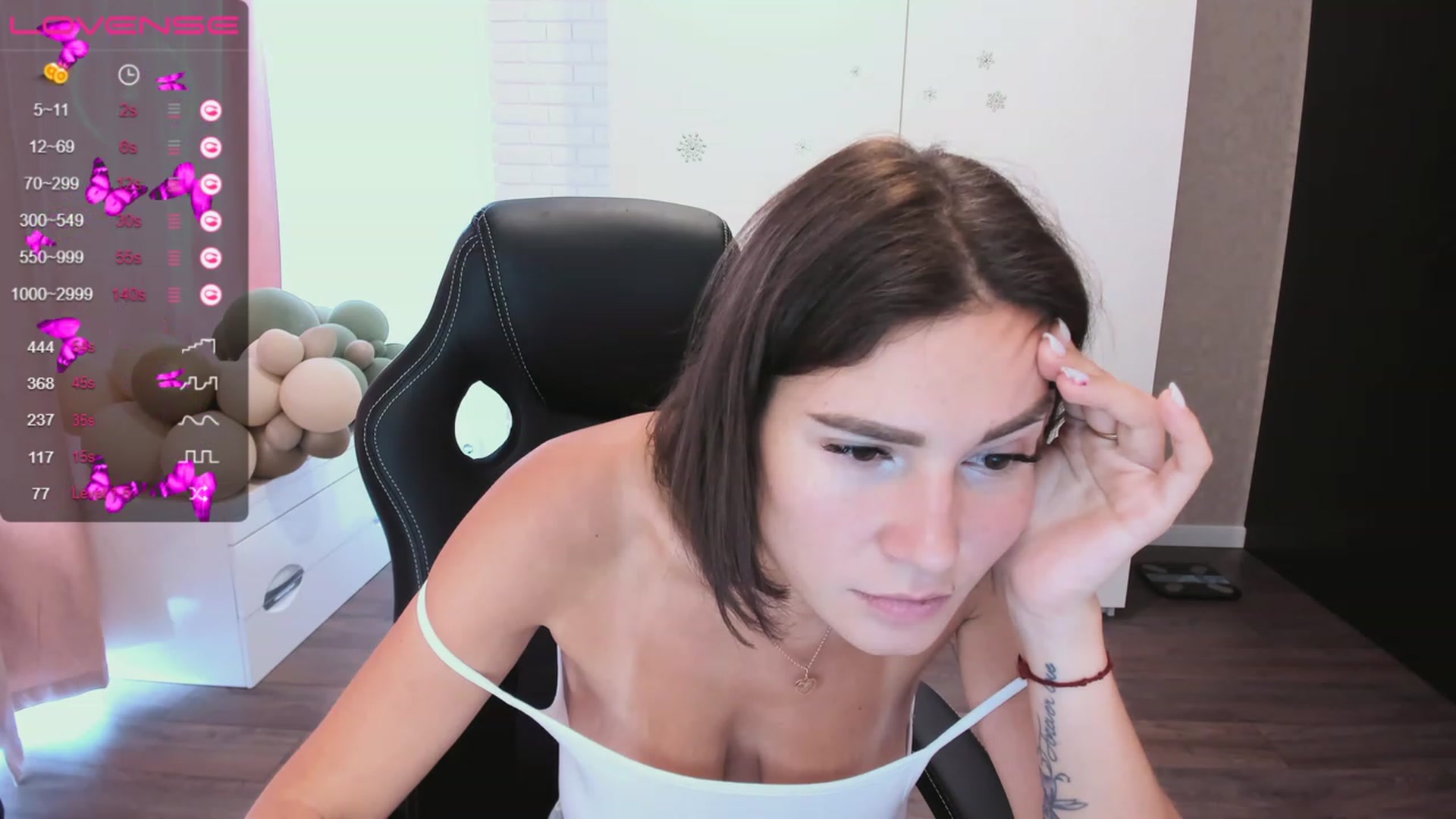 Gallery image thumbnail from HollyMollyy's myfreecams stream on, 06/24/2023, 11:23 image 12 of 20