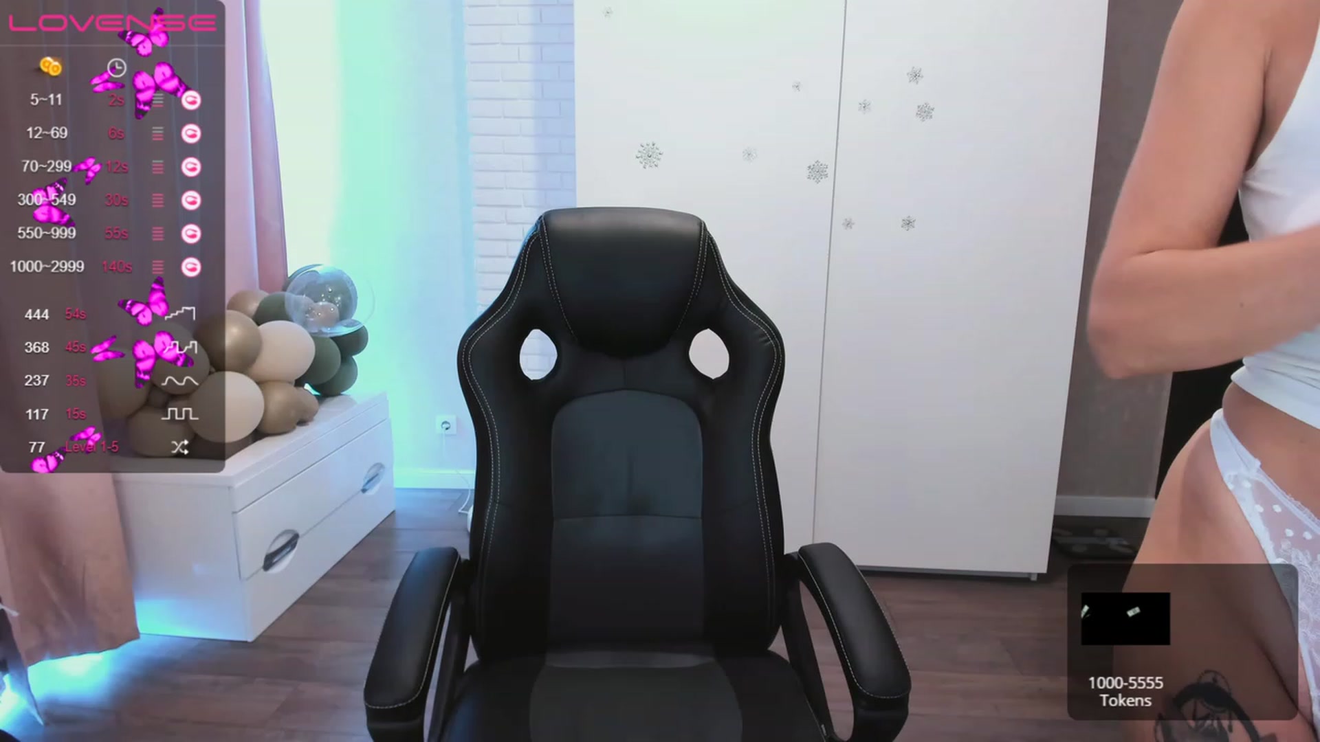Gallery image thumbnail from HollyMollyy's myfreecams stream on, 06/28/2023, 15:08 image 17 of 20