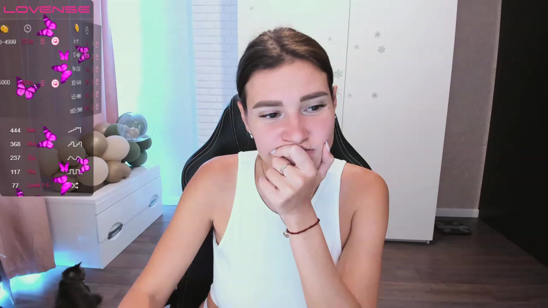 Gallery image thumbnail from HollyMollyy's myfreecams stream on, 06/28/2023, 15:08 image 4 of 20