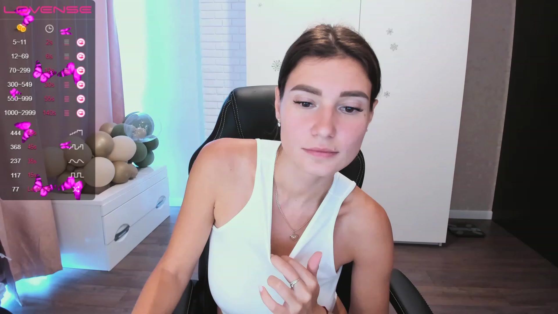 Gallery image thumbnail from HollyMollyy's myfreecams stream on, 06/28/2023, 15:08 image 19 of 20