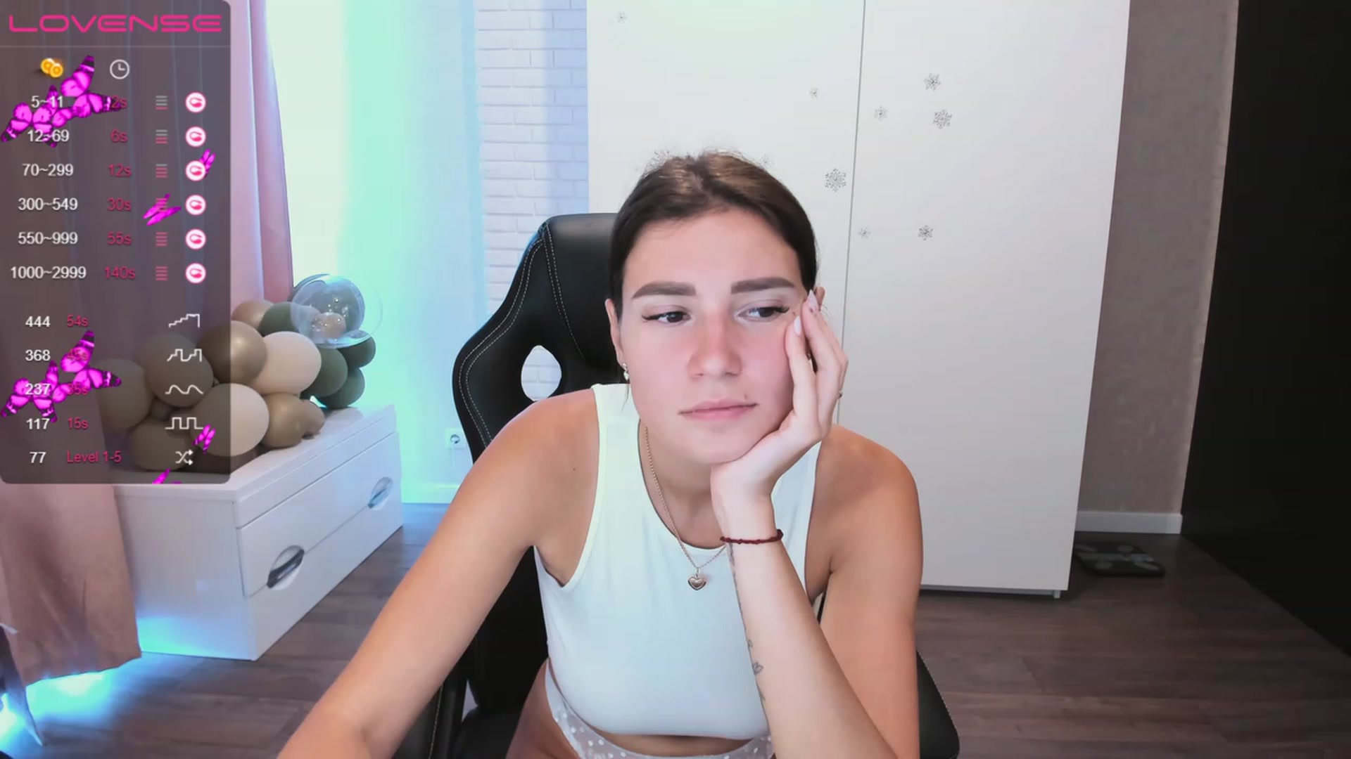 Gallery image thumbnail from HollyMollyy's myfreecams stream on, 06/28/2023, 15:08 image 13 of 20