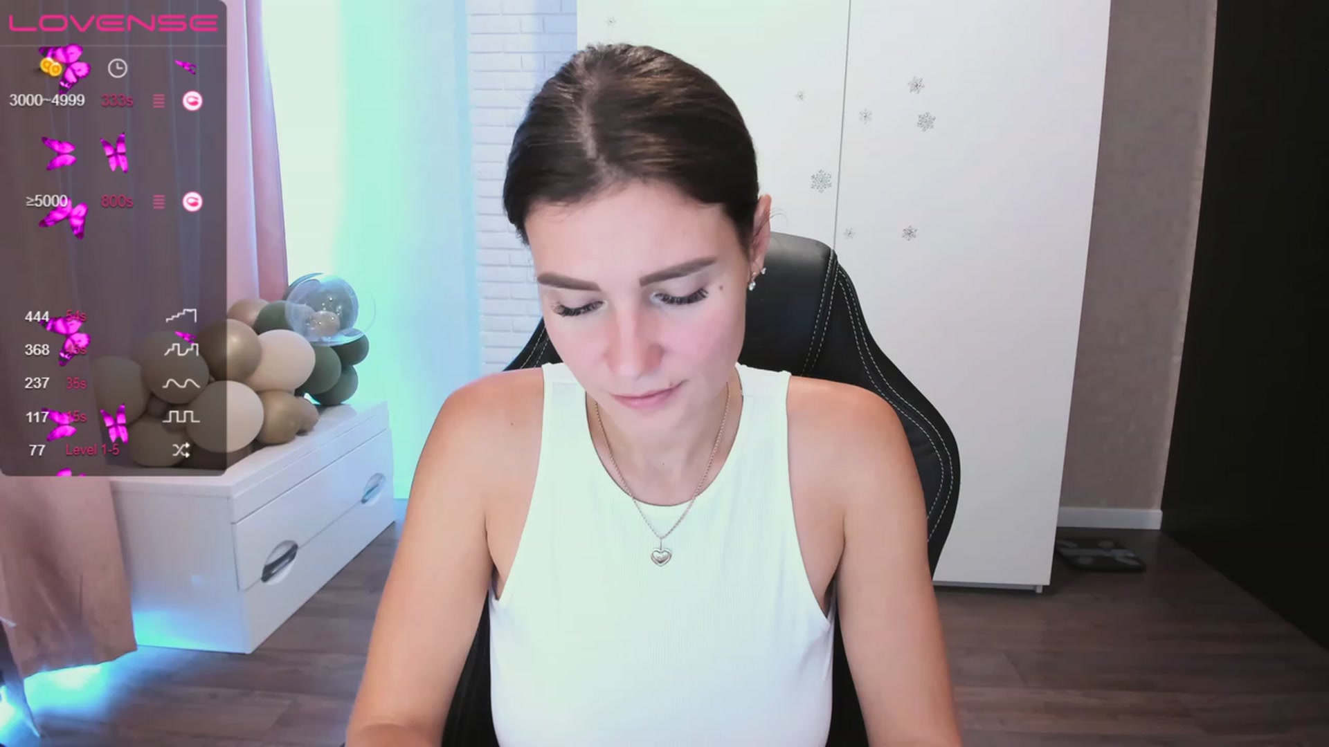Gallery image thumbnail from HollyMollyy's myfreecams stream on, 06/28/2023, 15:08 image 8 of 20