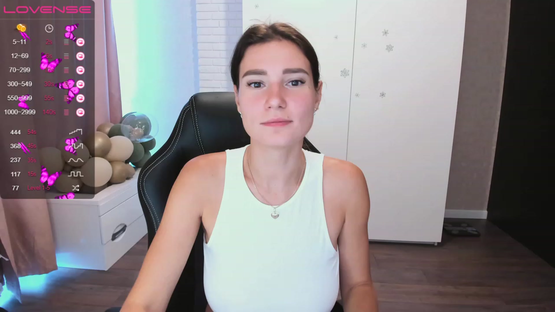 Gallery image thumbnail from HollyMollyy's myfreecams stream on, 06/28/2023, 16:45 image 5 of 20
