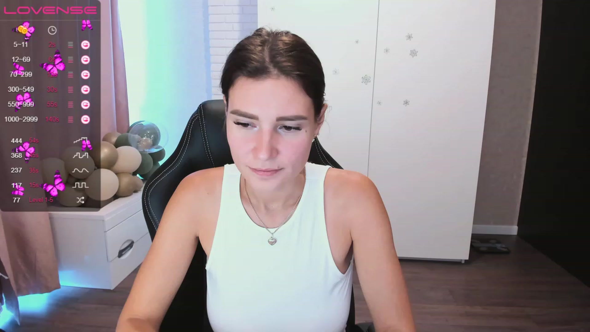 Gallery image thumbnail from HollyMollyy's myfreecams stream on, 06/28/2023, 16:45 image 3 of 20