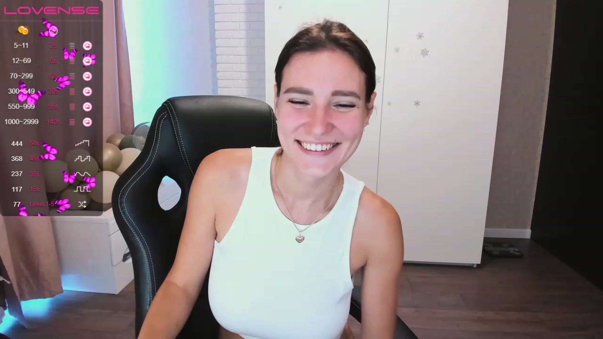 Gallery image thumbnail from HollyMollyy's myfreecams stream on, 06/28/2023, 16:45 image 17 of 20