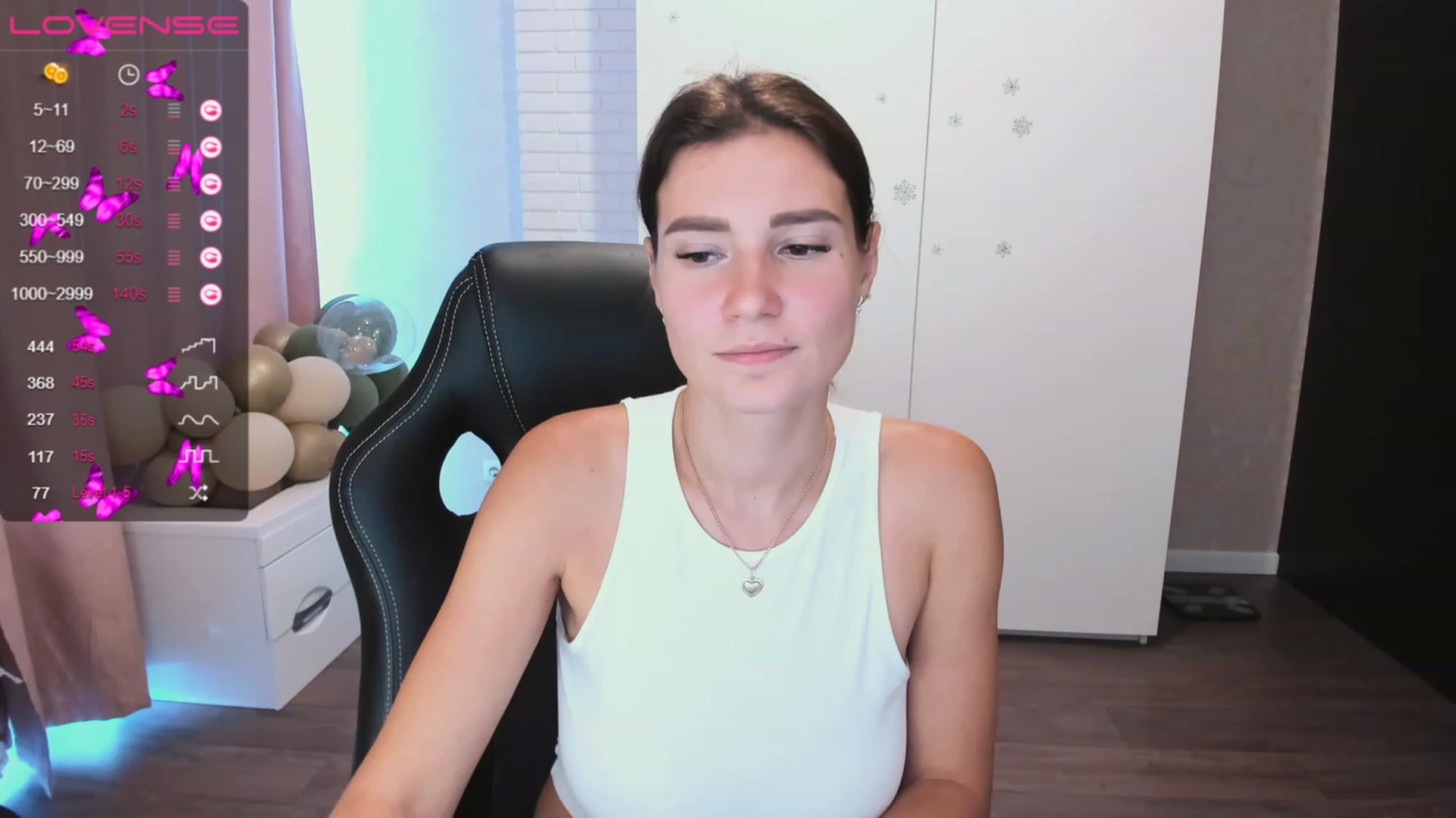 Gallery image thumbnail from HollyMollyy's myfreecams stream on, 06/28/2023, 16:45 image 1 of 20