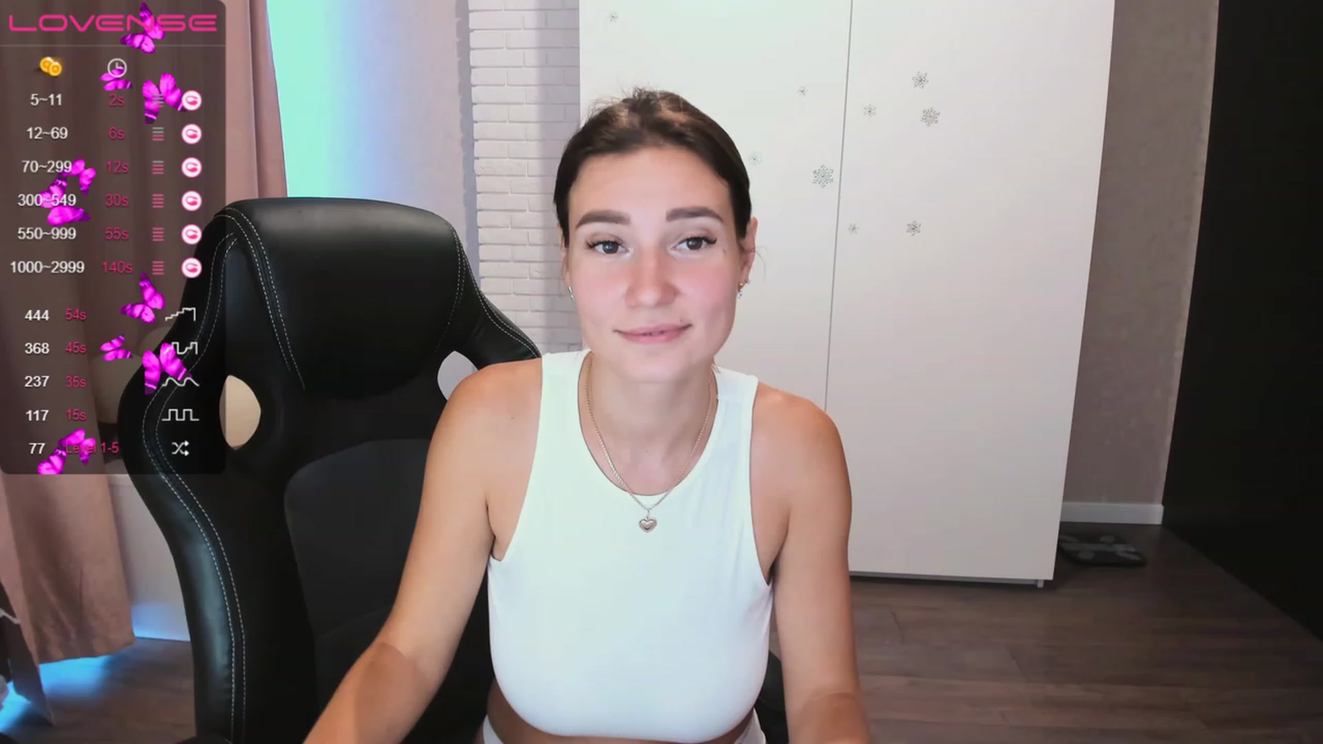 Gallery image thumbnail from HollyMollyy's myfreecams stream on, 06/28/2023, 17:47 image 4 of 20