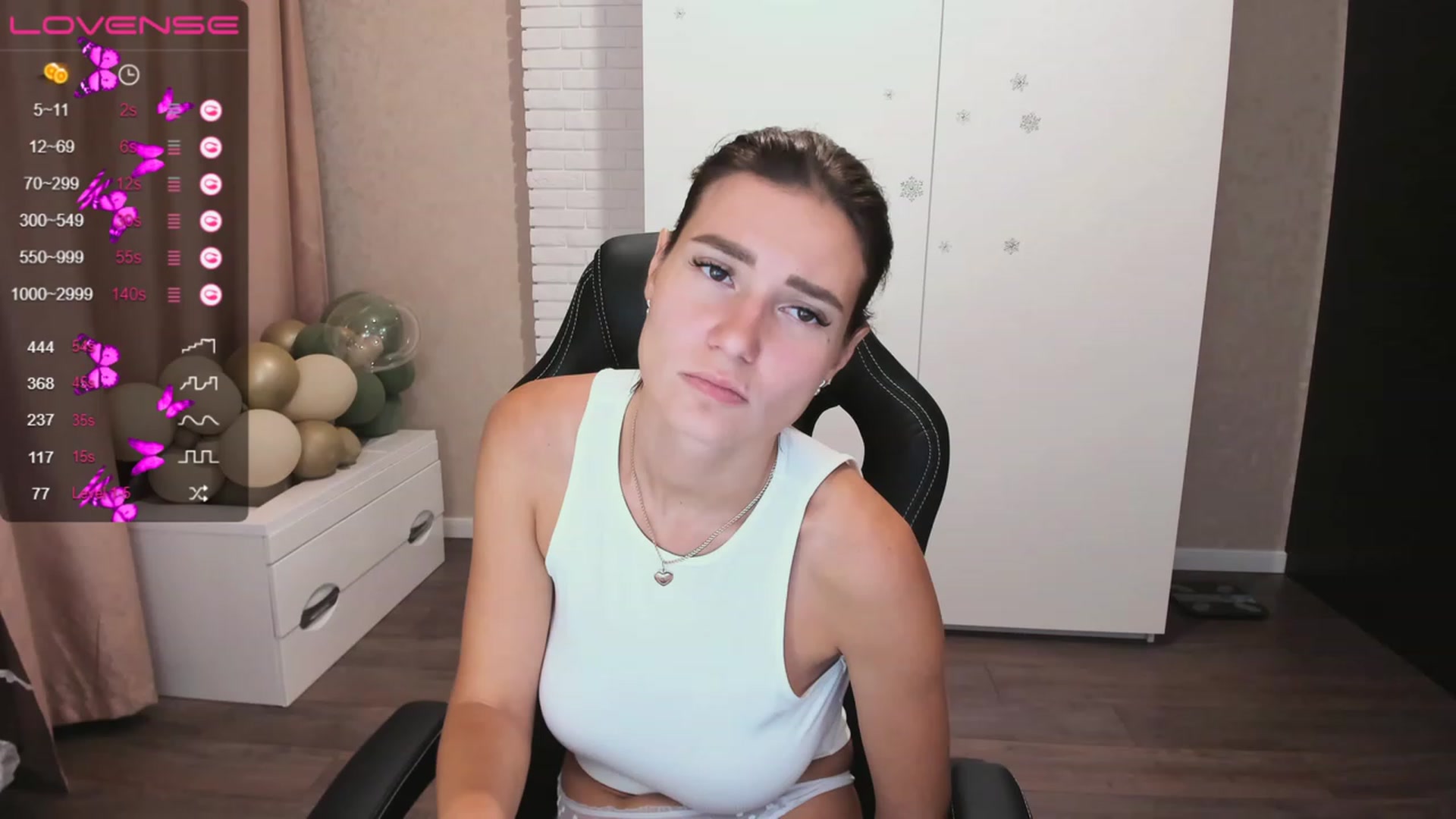 Gallery image thumbnail from HollyMollyy's myfreecams stream on, 06/28/2023, 19:13 image 9 of 20