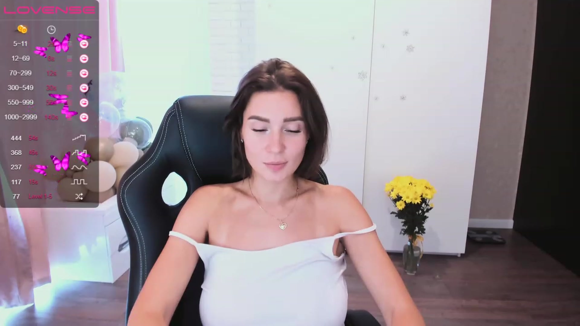 Gallery image thumbnail from HollyMollyy's myfreecams stream on, 06/30/2023, 13:16 image 8 of 20