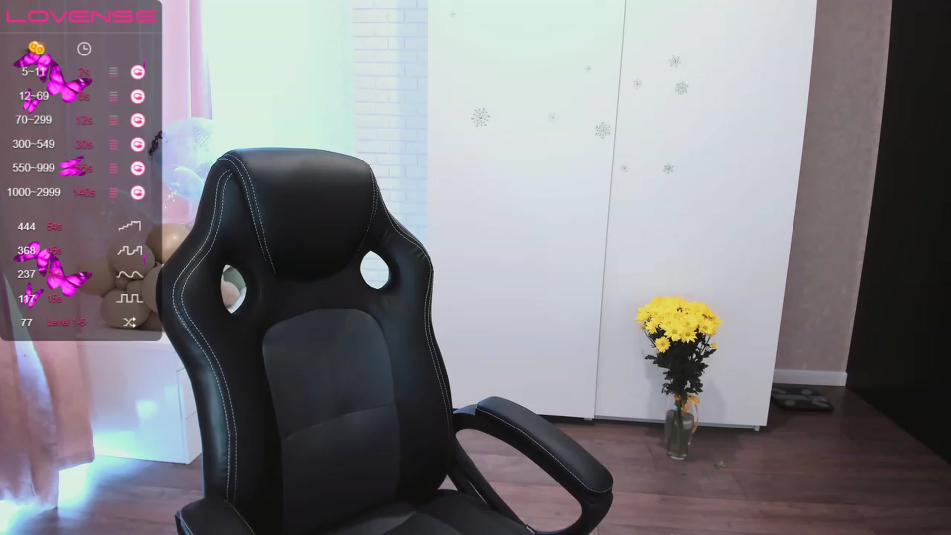 Gallery image thumbnail from HollyMollyy's myfreecams stream on, 06/30/2023, 13:16 image 18 of 20