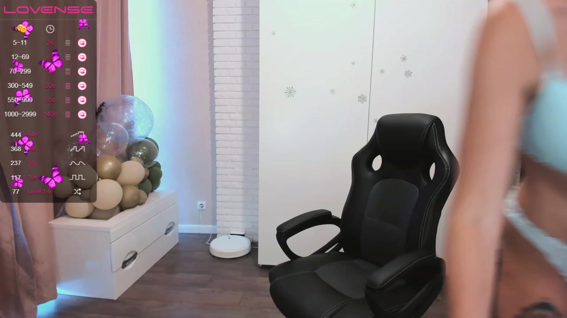 Gallery image thumbnail from HollyMollyy's myfreecams stream on, 06/30/2023, 16:40 image 7 of 20